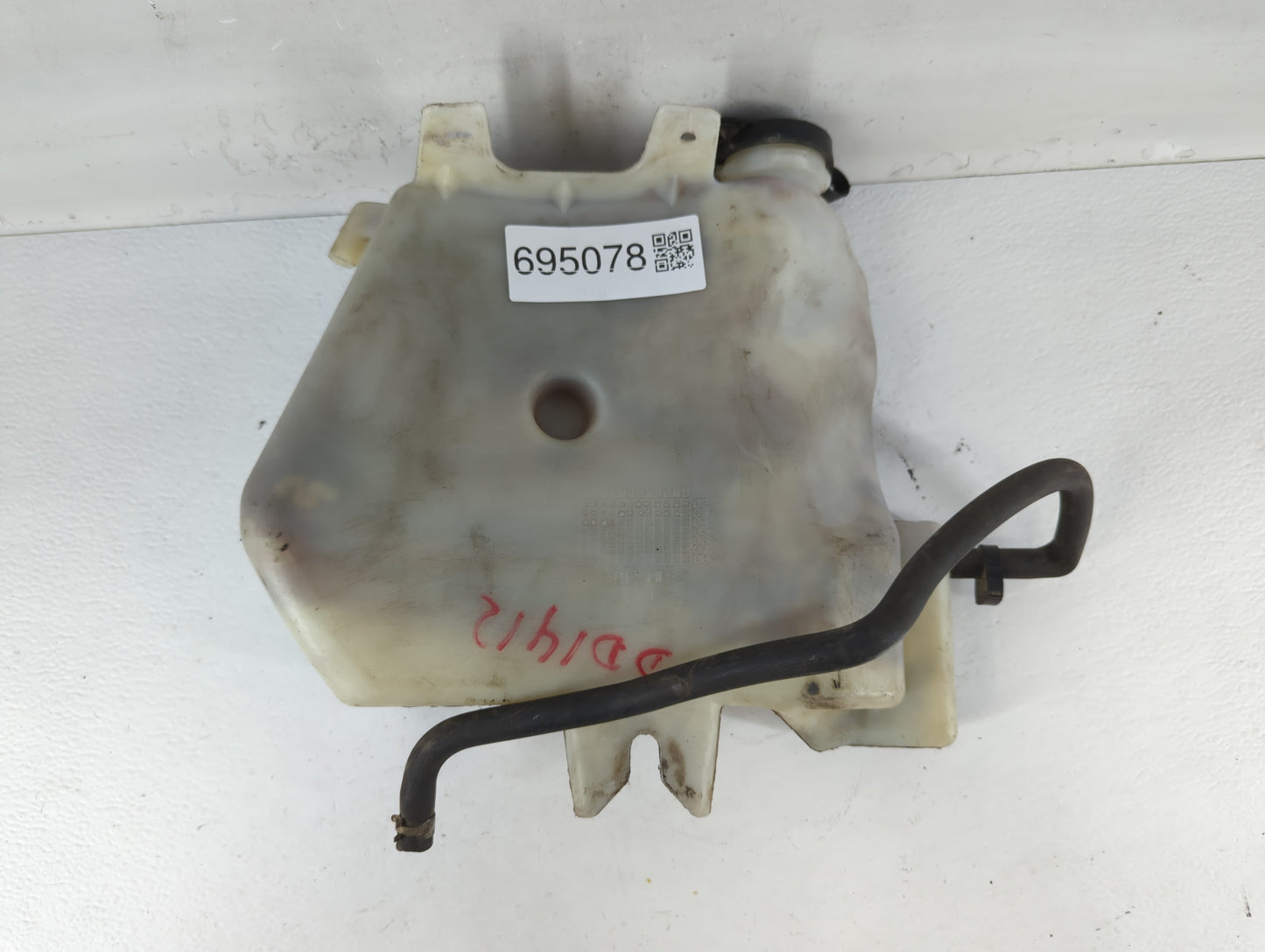 2004 Chevrolet Impala Radiator Coolant Overflow Expansion Tank Bottle 695078 - Oemusedautoparts1.com