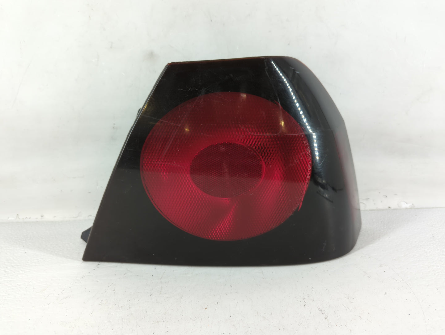 2004-2005 Chevrolet Impala Tail Light Assembly Passenger Right OEM P/N:16525262 Fits Fits 2004 2005 OEM Used Auto Parts - Oe