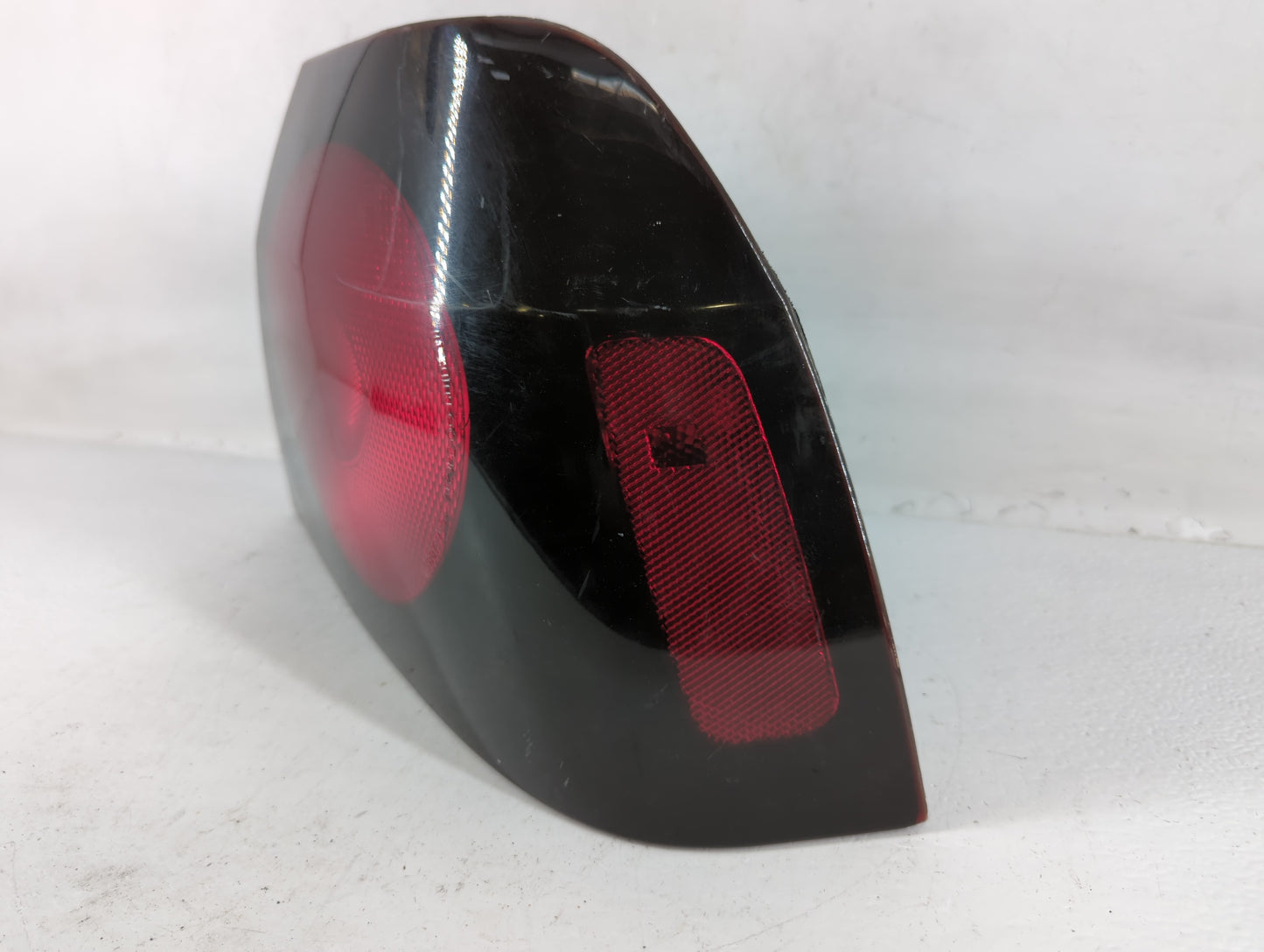 2004-2005 Chevrolet Impala Tail Light Assembly Passenger Right OEM P/N:16525262 Fits Fits 2004 2005 OEM Used Auto Parts - Oe