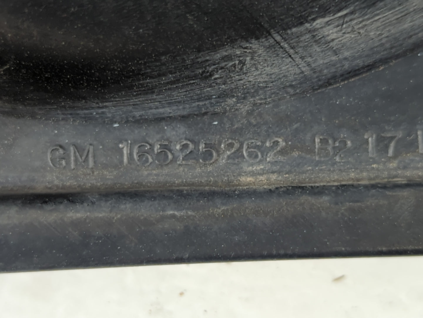 2004-2005 Chevrolet Impala Tail Light Assembly Passenger Right OEM P/N:16525262 Fits Fits 2004 2005 OEM Used Auto Parts - Oe