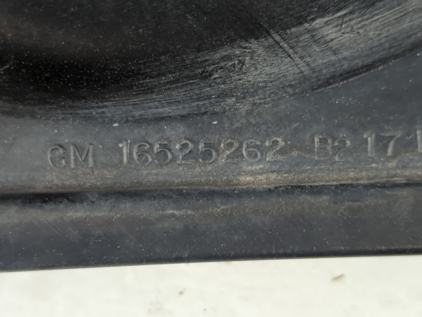 2004-2005 Chevrolet Impala Tail Light Assembly Passenger Right OEM P/N:16525262 Fits Fits 2004 2005 OEM Used Auto Parts - Oe