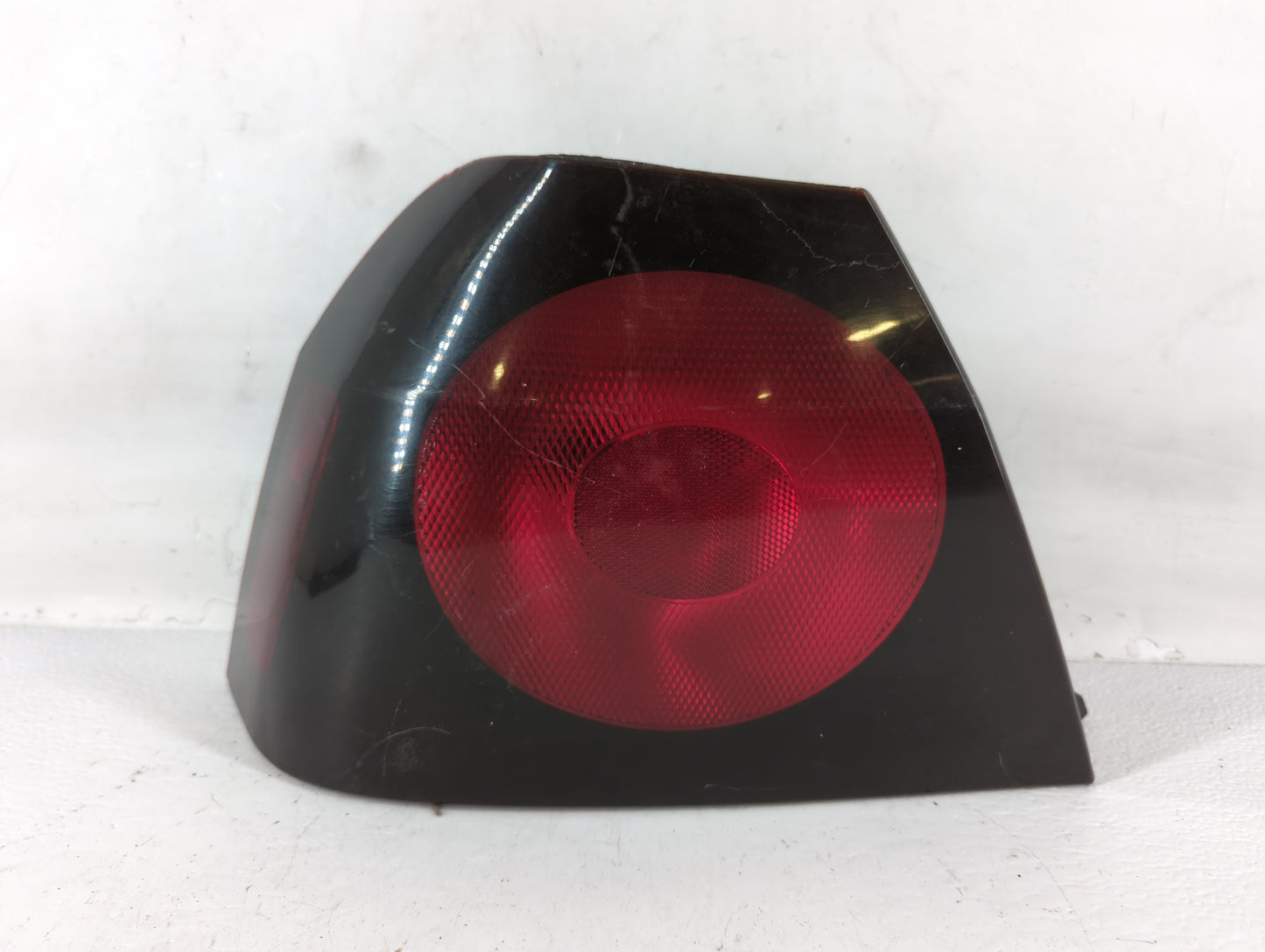 2004-2005 Chevrolet Impala Tail Light Assembly Passenger Right OEM P/N:16525261 Fits Fits 2004 2005 OEM Used Auto Parts - Oe