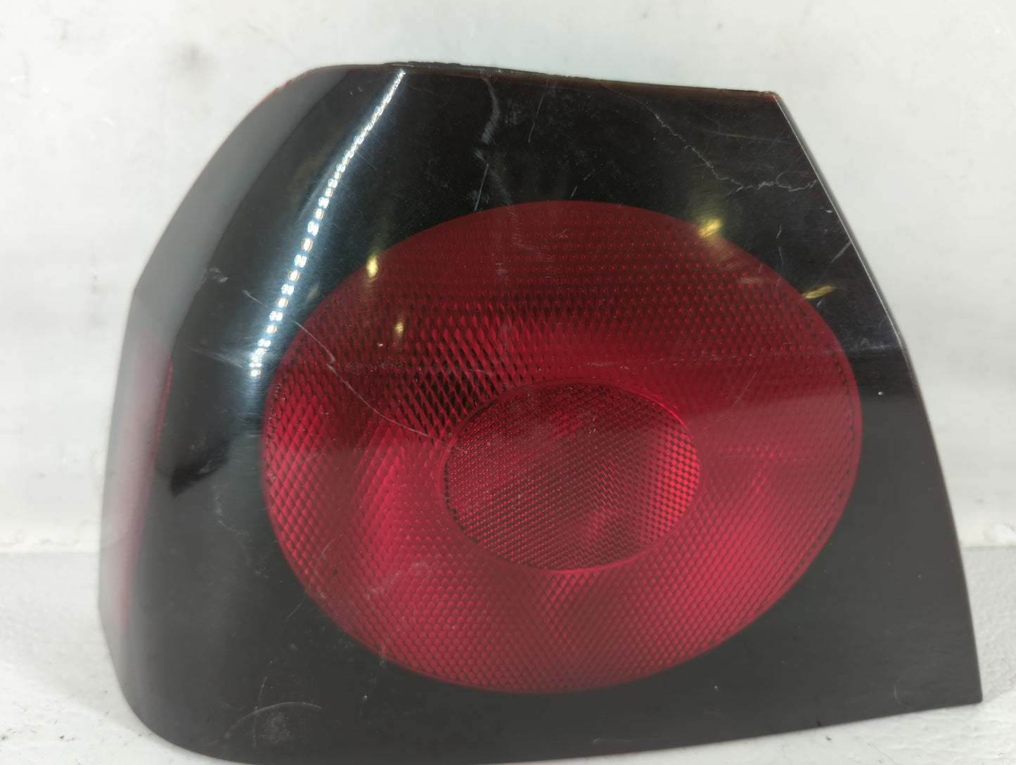 2004-2005 Chevrolet Impala Tail Light Assembly Passenger Right OEM P/N:16525261 Fits Fits 2004 2005 OEM Used Auto Parts - Oe