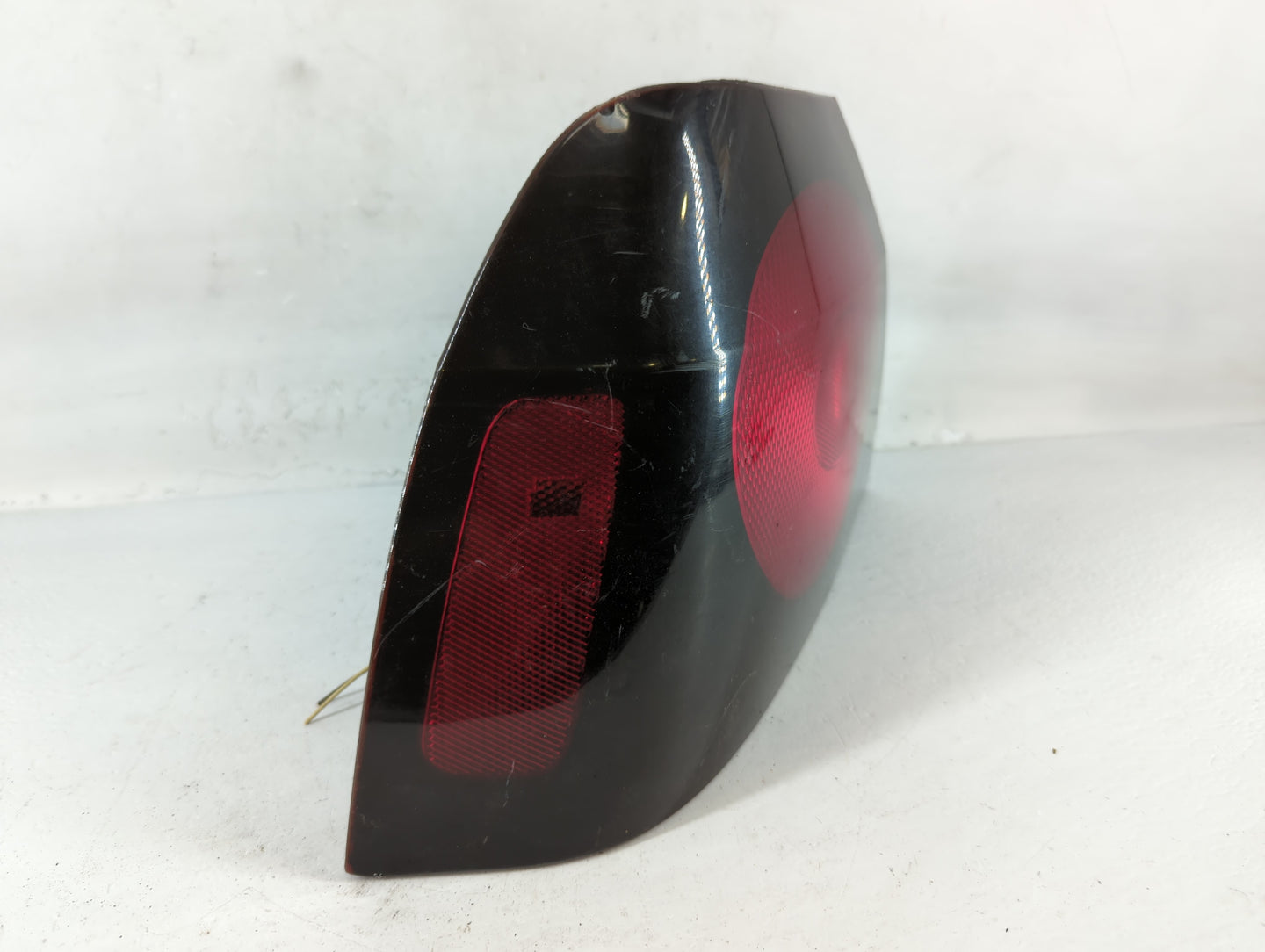 2004-2005 Chevrolet Impala Tail Light Assembly Passenger Right OEM P/N:16525261 Fits Fits 2004 2005 OEM Used Auto Parts - Oe