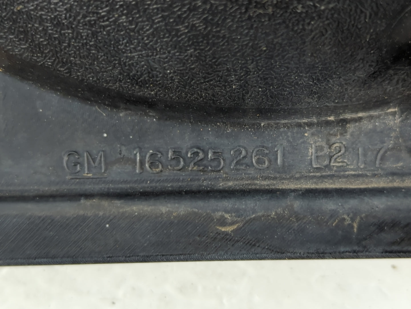 2004-2005 Chevrolet Impala Tail Light Assembly Passenger Right OEM P/N:16525261 Fits Fits 2004 2005 OEM Used Auto Parts - Oe