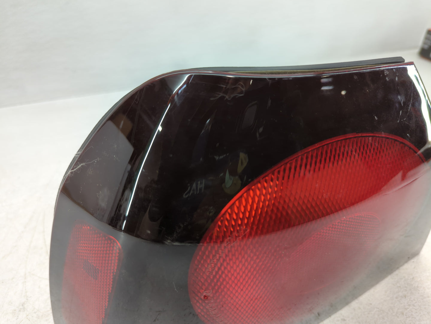 2004-2005 Chevrolet Impala Tail Light Assembly Driver Left OEM P/N:11-5898-91 06191210 Fits Fits 2004 2005 OEM Used Auto Par