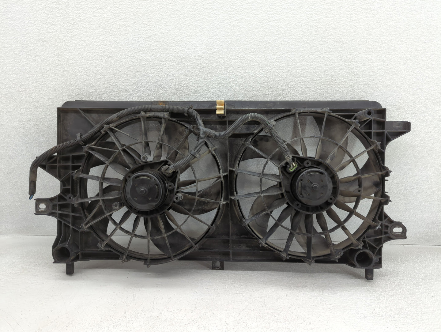 2004-2005 Chevrolet Impala Left Radiator Fan Motor Assembly - Oemusedautoparts1.com