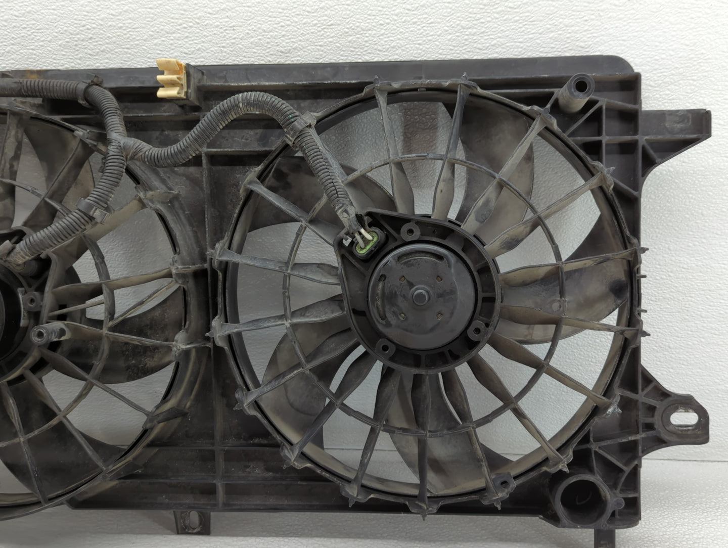 2004-2005 Chevrolet Impala Left Radiator Fan Motor Assembly - Oemusedautoparts1.com