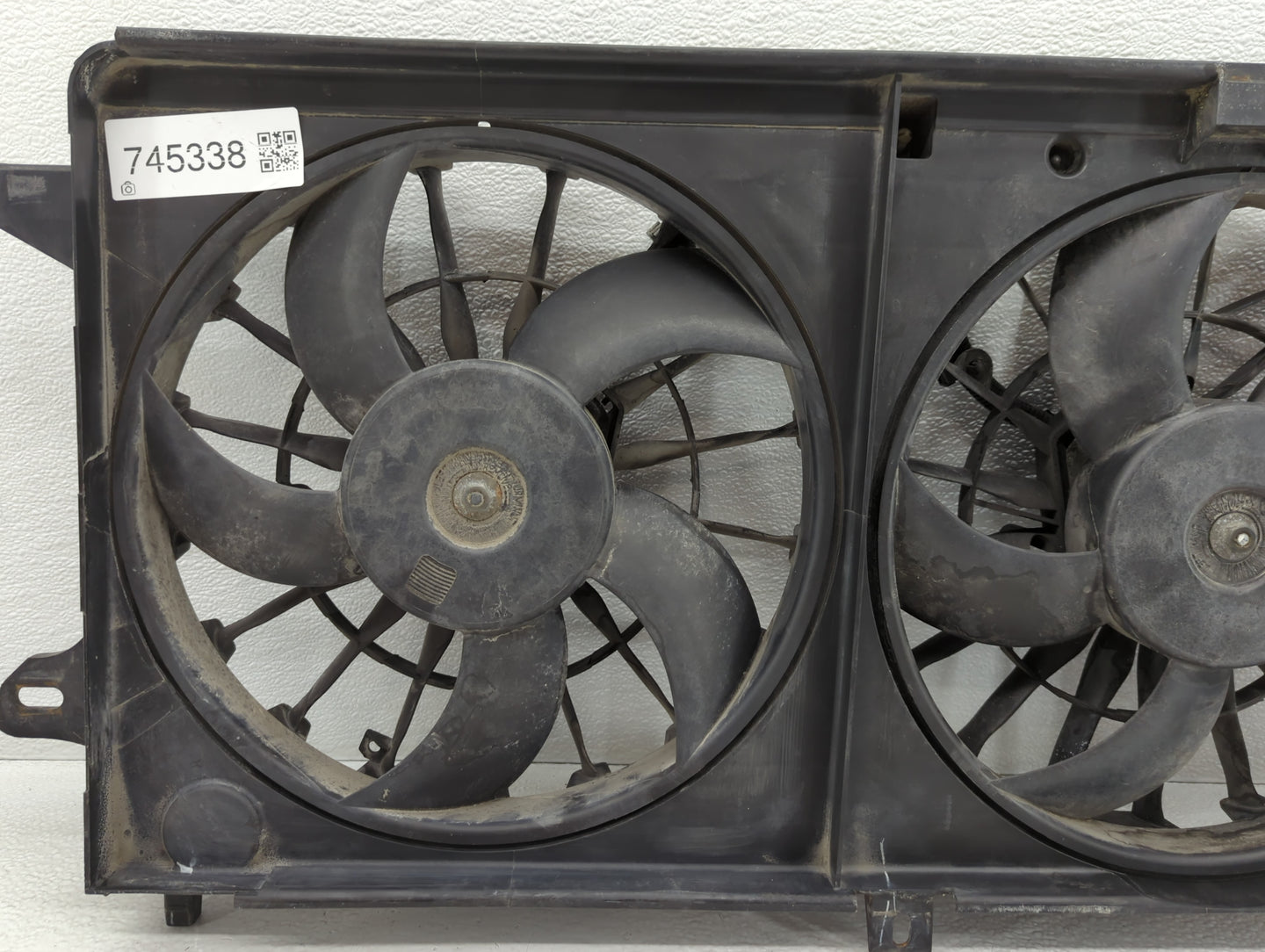 2004-2005 Chevrolet Impala Left Radiator Fan Motor Assembly - Oemusedautoparts1.com