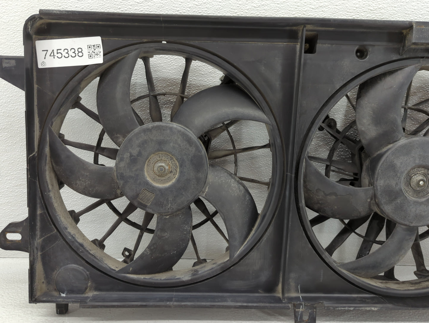 2004-2005 Chevrolet Impala Left Radiator Fan Motor Assembly - Oemusedautoparts1.com