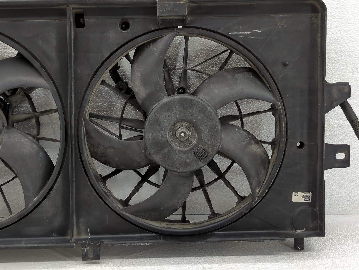 2004-2005 Chevrolet Impala Left Radiator Fan Motor Assembly - Oemusedautoparts1.com