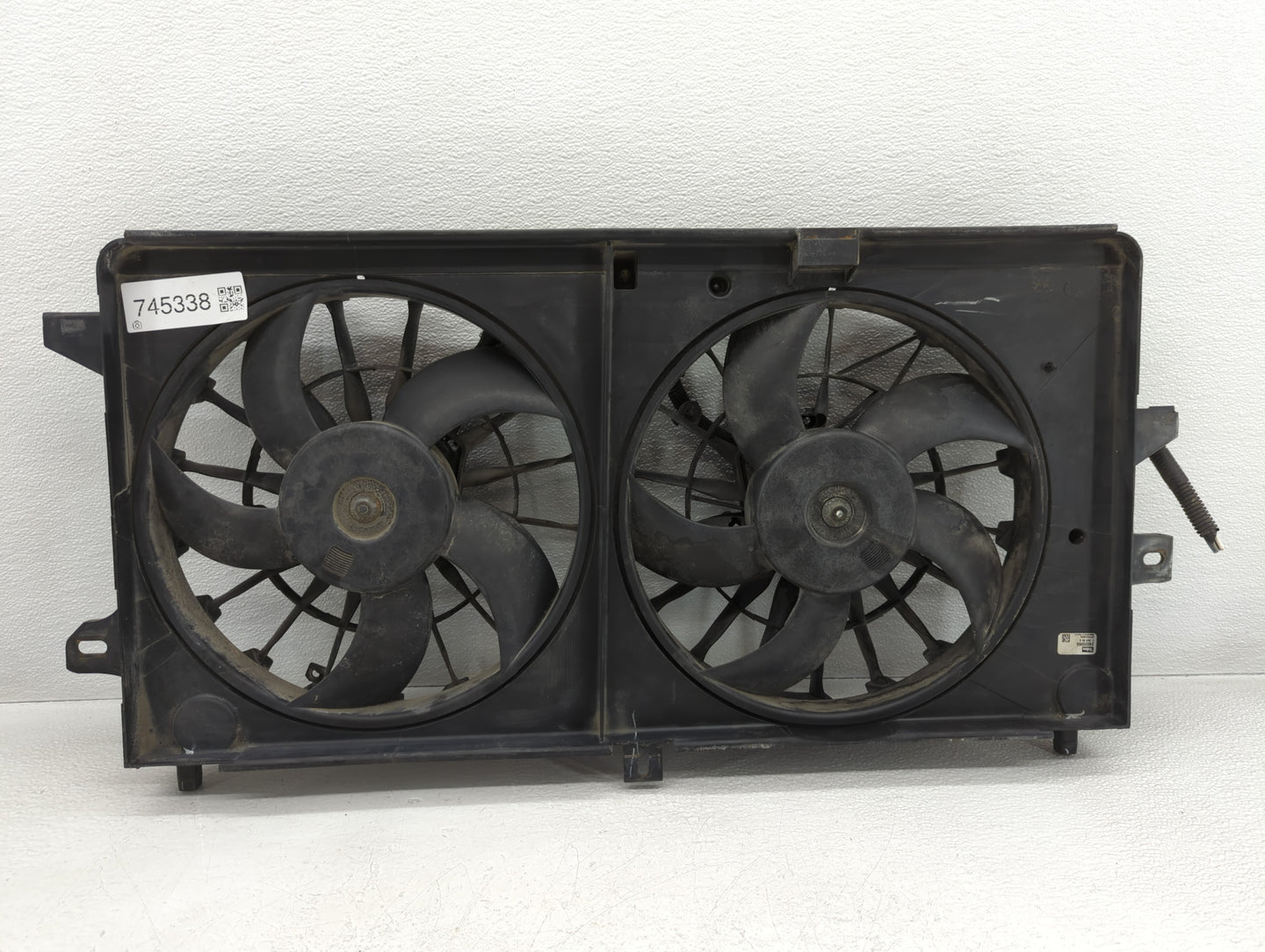 2004-2005 Chevrolet Impala Left Radiator Fan Motor Assembly - Oemusedautoparts1.com