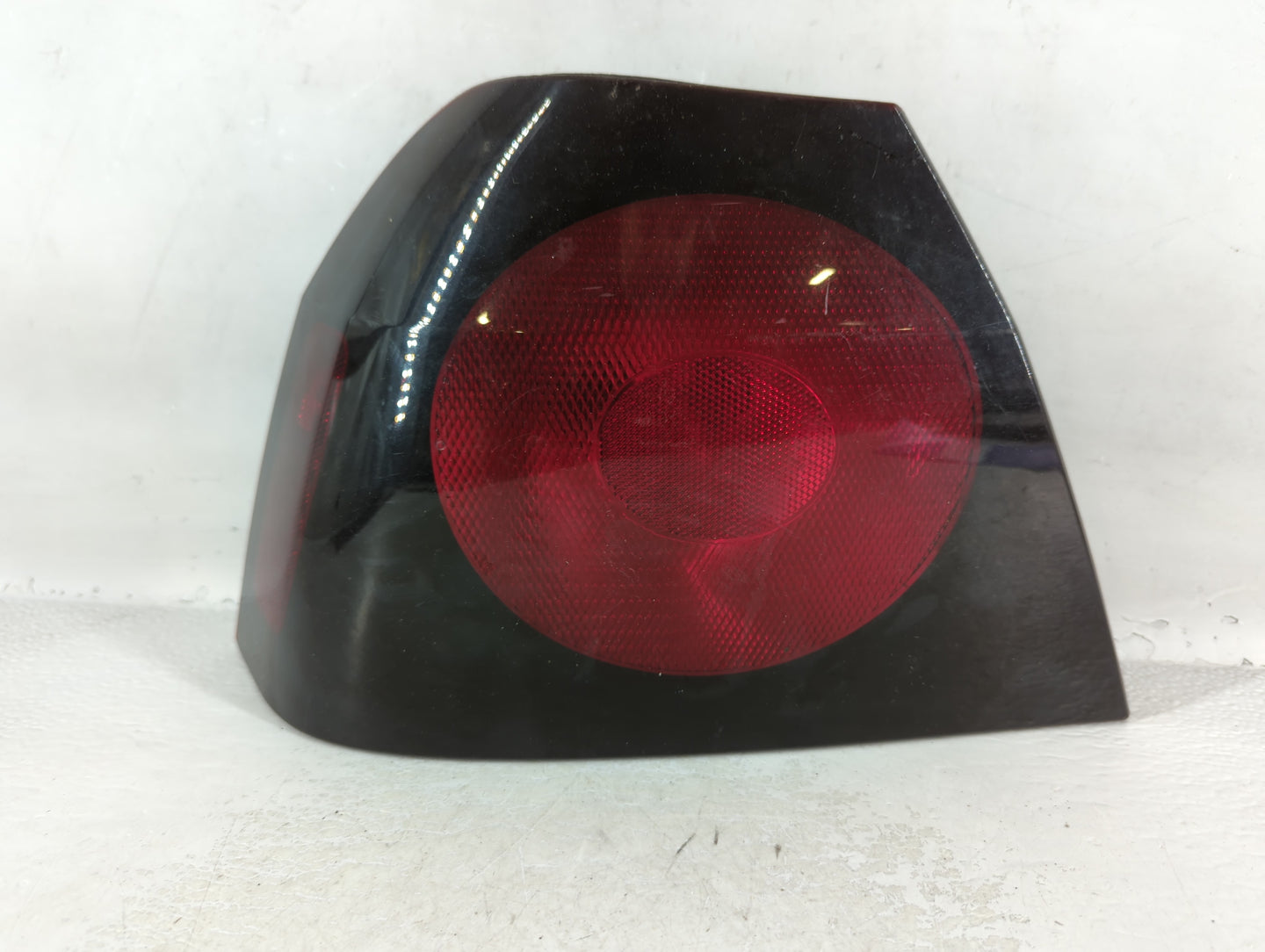 2004-2005 Chevrolet Impala Tail Light Assembly Driver Left OEM P/N:16525261 Fits Fits 2004 2005 OEM Used Auto Parts - Oemuse