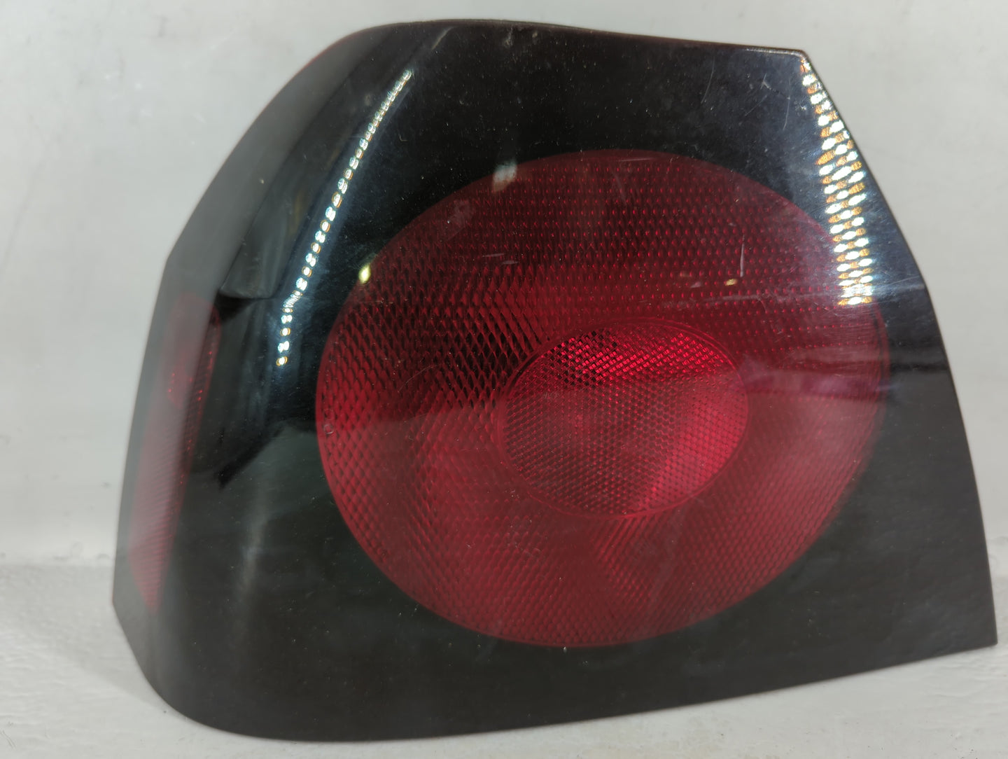 2004-2005 Chevrolet Impala Tail Light Assembly Driver Left OEM P/N:16525261 Fits Fits 2004 2005 OEM Used Auto Parts - Oemuse