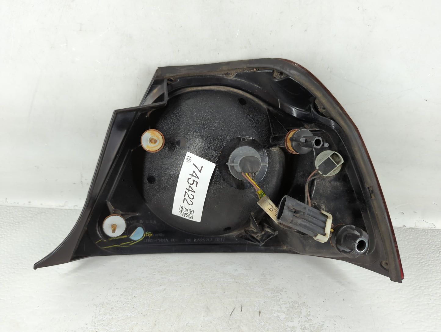 2004-2005 Chevrolet Impala Tail Light Assembly Driver Left OEM P/N:16525261 Fits Fits 2004 2005 OEM Used Auto Parts - Oemuse