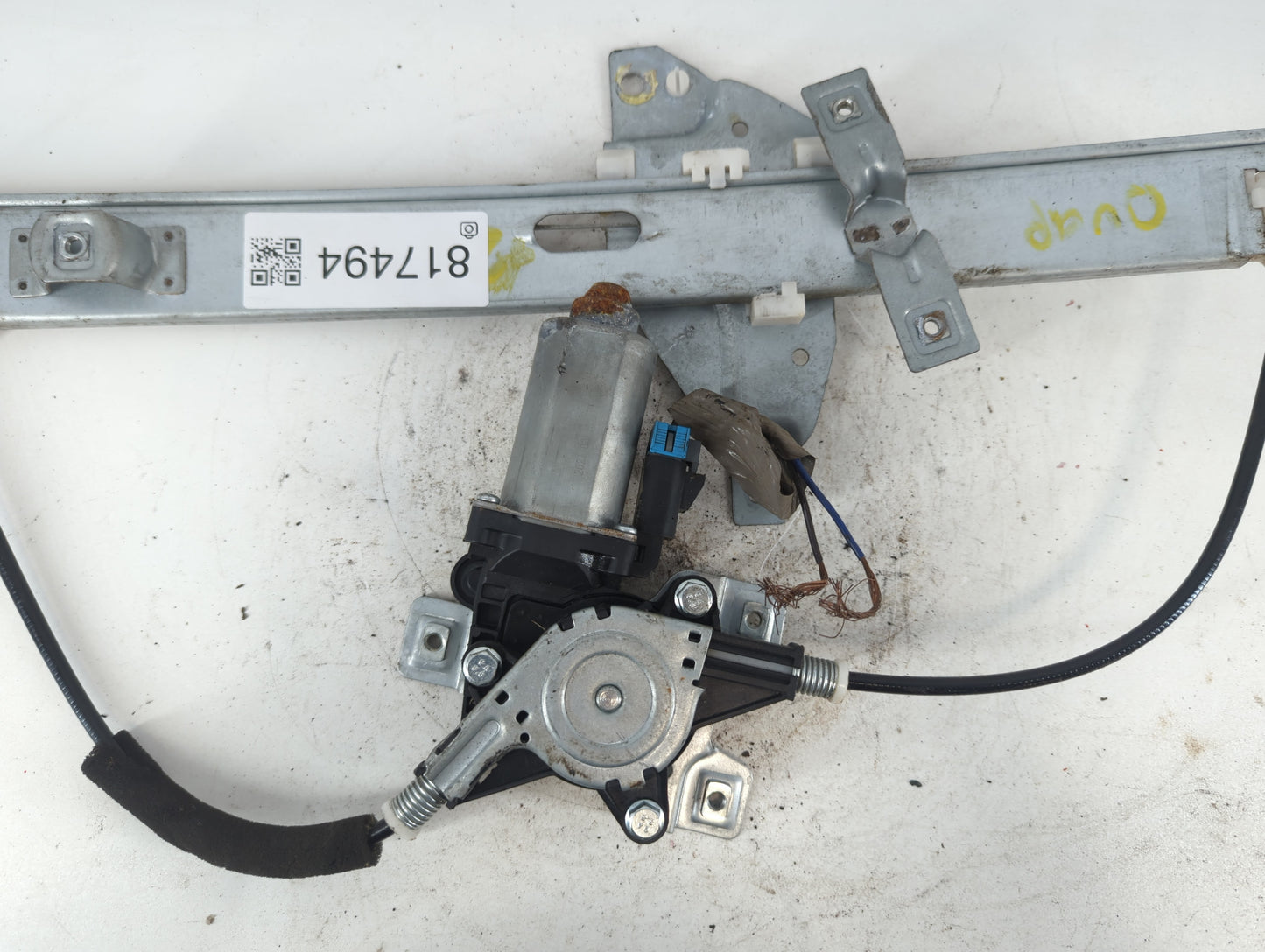 2003-2005 Chevrolet Impala Passenger Front Right Power Window Motor - Oemusedautoparts1.com