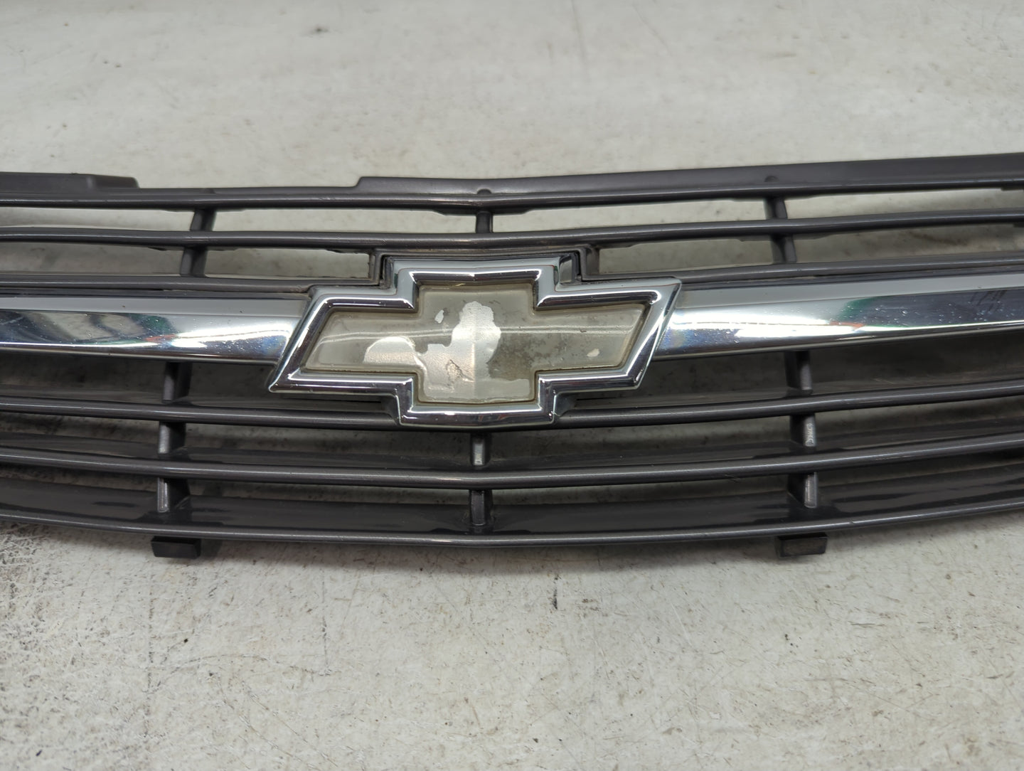 2000-2005 Chevrolet Impala Front Grille Bumper Not Included - Oemusedautoparts1.com