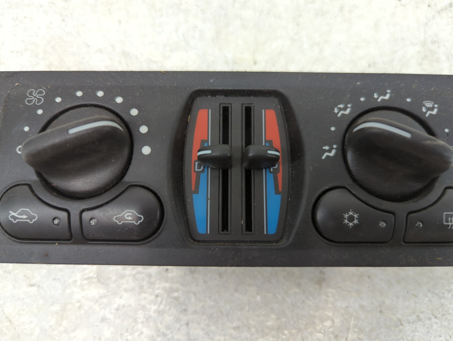 2004-2005 Chevrolet Impala Climate Control Module Temperature AC/Heater Replacement Fits Fits 2004 2005 OEM Used Auto Parts 