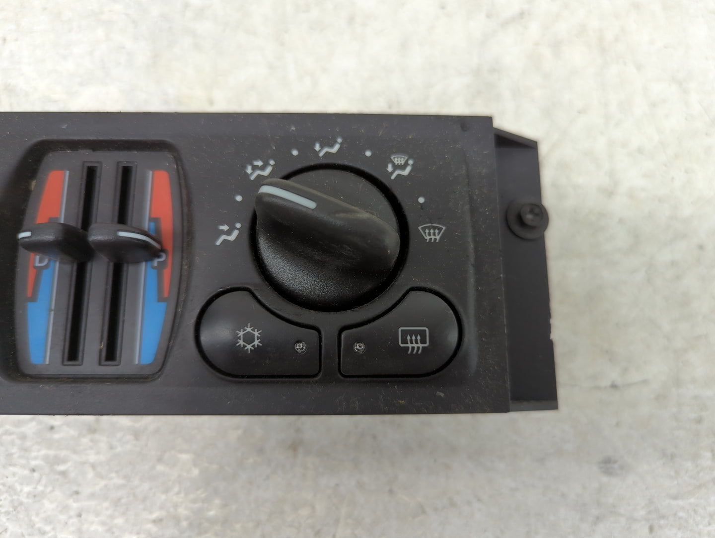 2004-2005 Chevrolet Impala Climate Control Module Temperature AC/Heater Replacement Fits Fits 2004 2005 OEM Used Auto Parts 