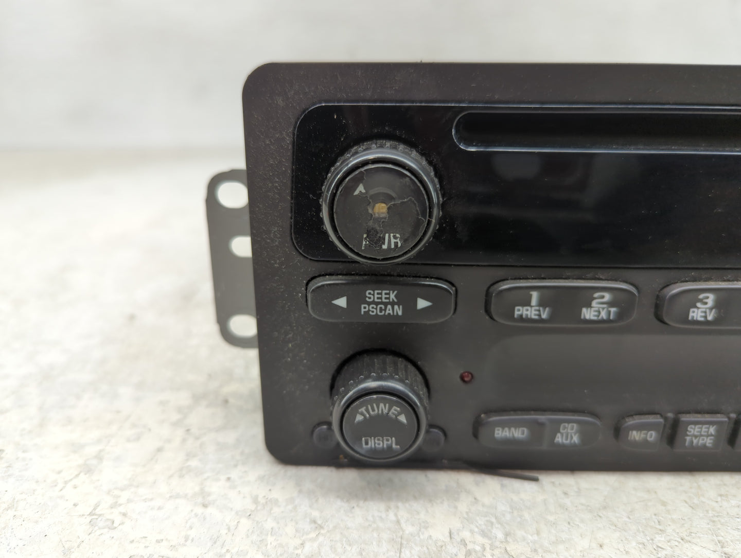 2002-2005 Chevrolet Impala Radio AM FM Cd Player Receiver Replacement Fits Fits 2002 2003 2004 2005 OEM Used Auto Parts - Oe