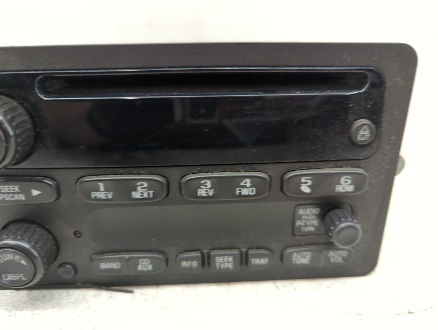 2002-2005 Chevrolet Impala Radio AM FM Cd Player Receiver Replacement Fits Fits 2002 2003 2004 2005 OEM Used Auto Parts - Oe