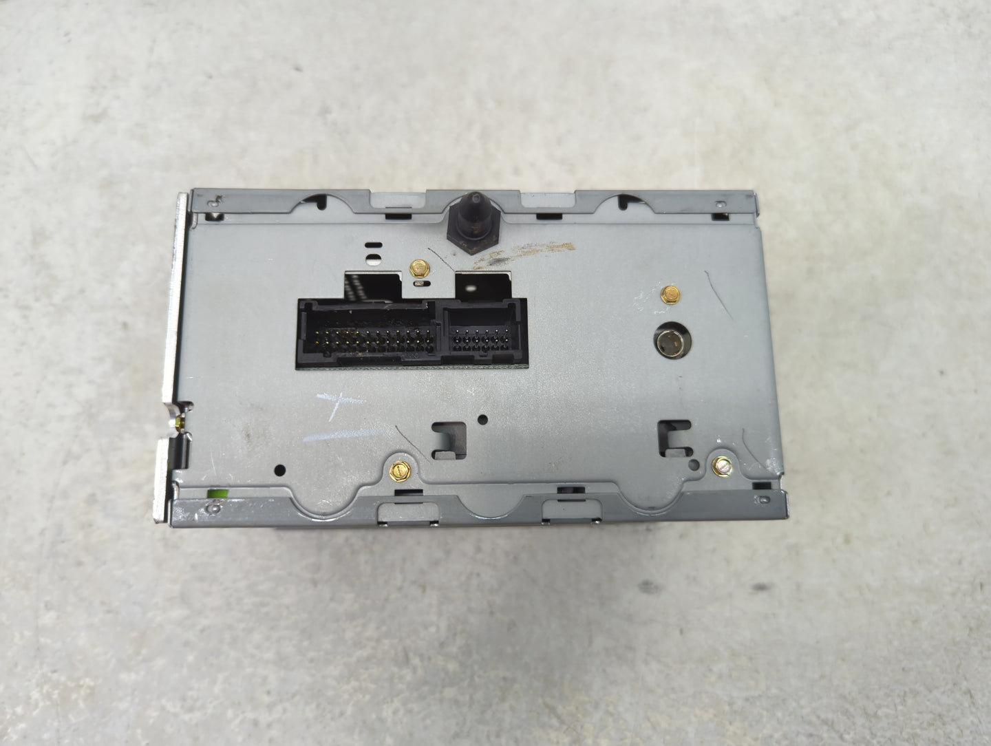 2002-2005 Chevrolet Impala Radio AM FM Cd Player Receiver Replacement Fits Fits 2002 2003 2004 2005 OEM Used Auto Parts - Oe