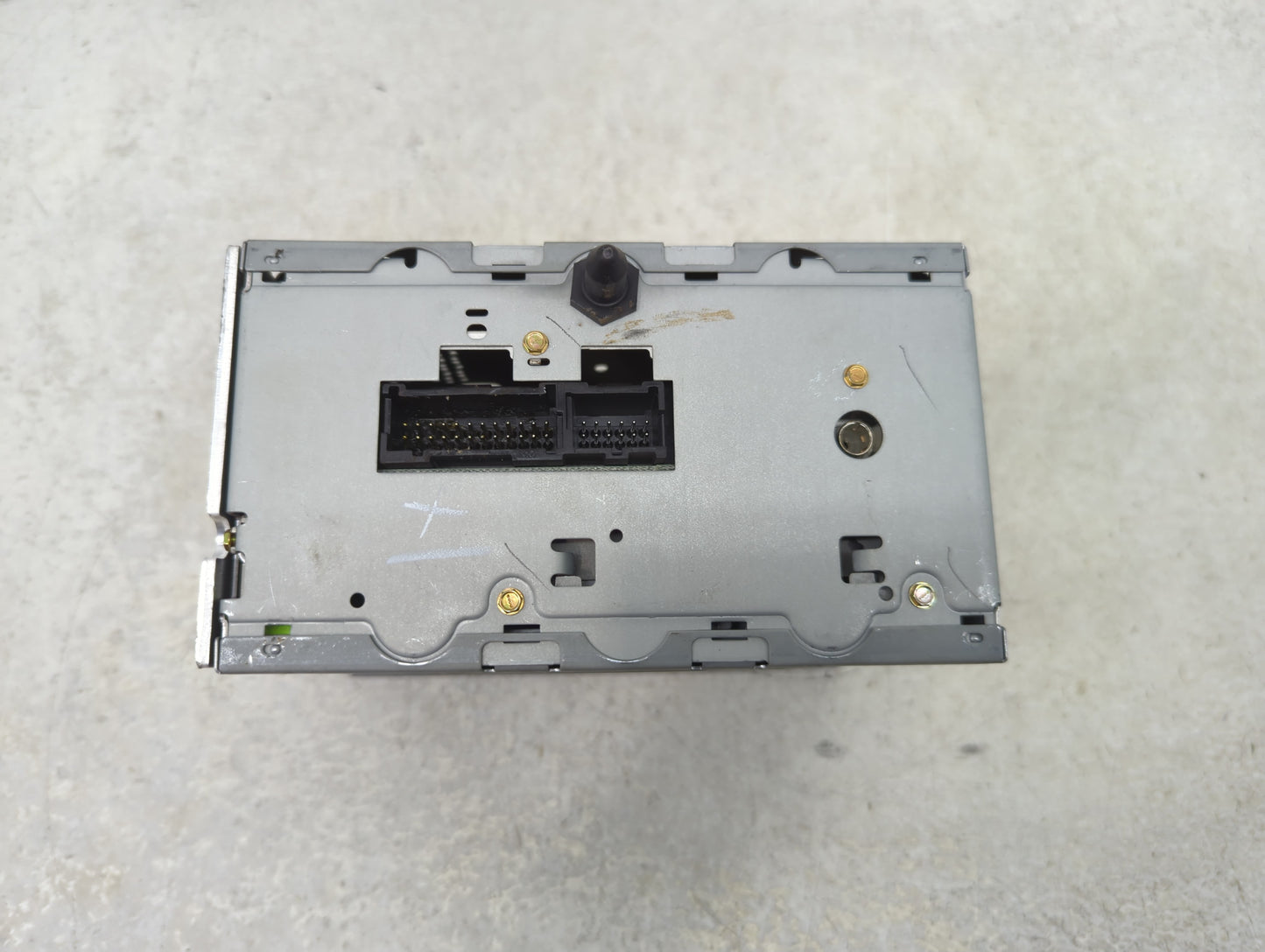 2002-2005 Chevrolet Impala Radio AM FM Cd Player Receiver Replacement Fits Fits 2002 2003 2004 2005 OEM Used Auto Parts - Oe