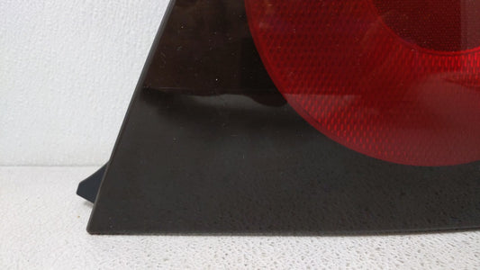 2004-2005 Chevrolet Impala Tail Light Assembly Passenger Right OEM P/N:49209454 16525262 Fits Fits 2004 2005 OEM Used Auto Parts