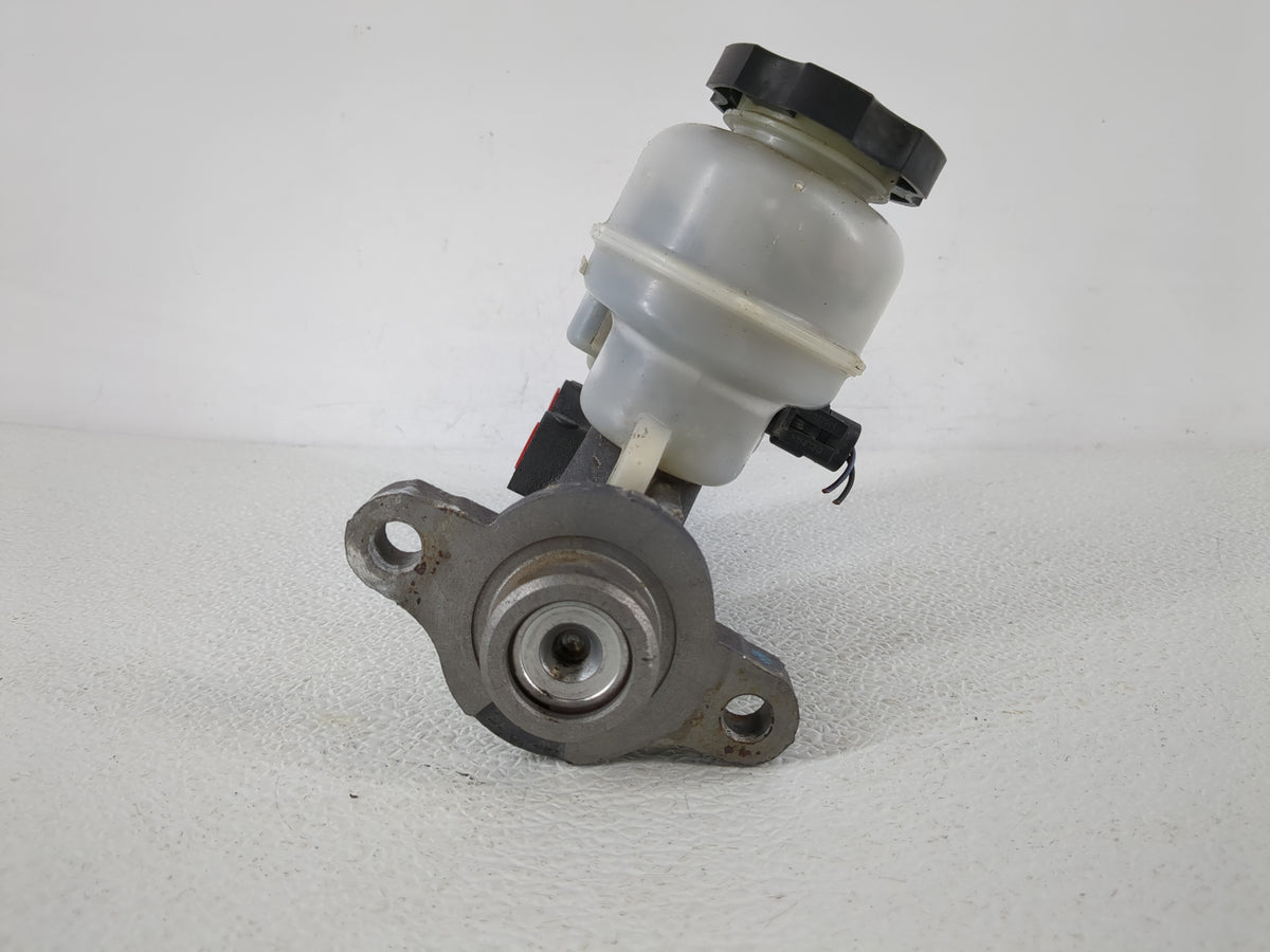 2000-2005 Chevrolet Impala Brake Master Cylinder - Oemusedautoparts1.com