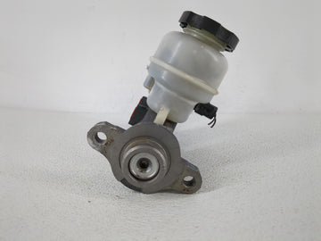 2000-2005 Chevrolet Impala Brake Master Cylinder - Oemusedautoparts1.com