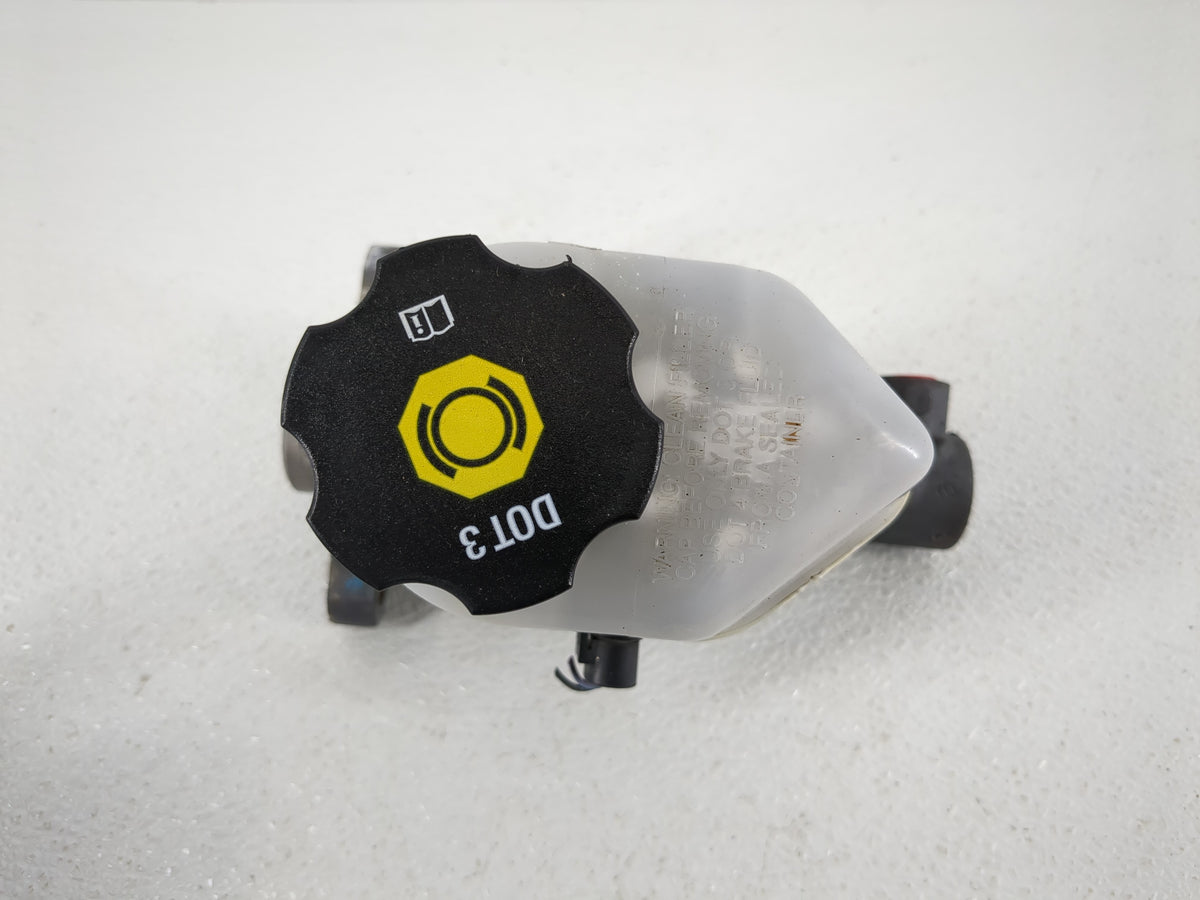 2000-2005 Chevrolet Impala Brake Master Cylinder - Oemusedautoparts1.com