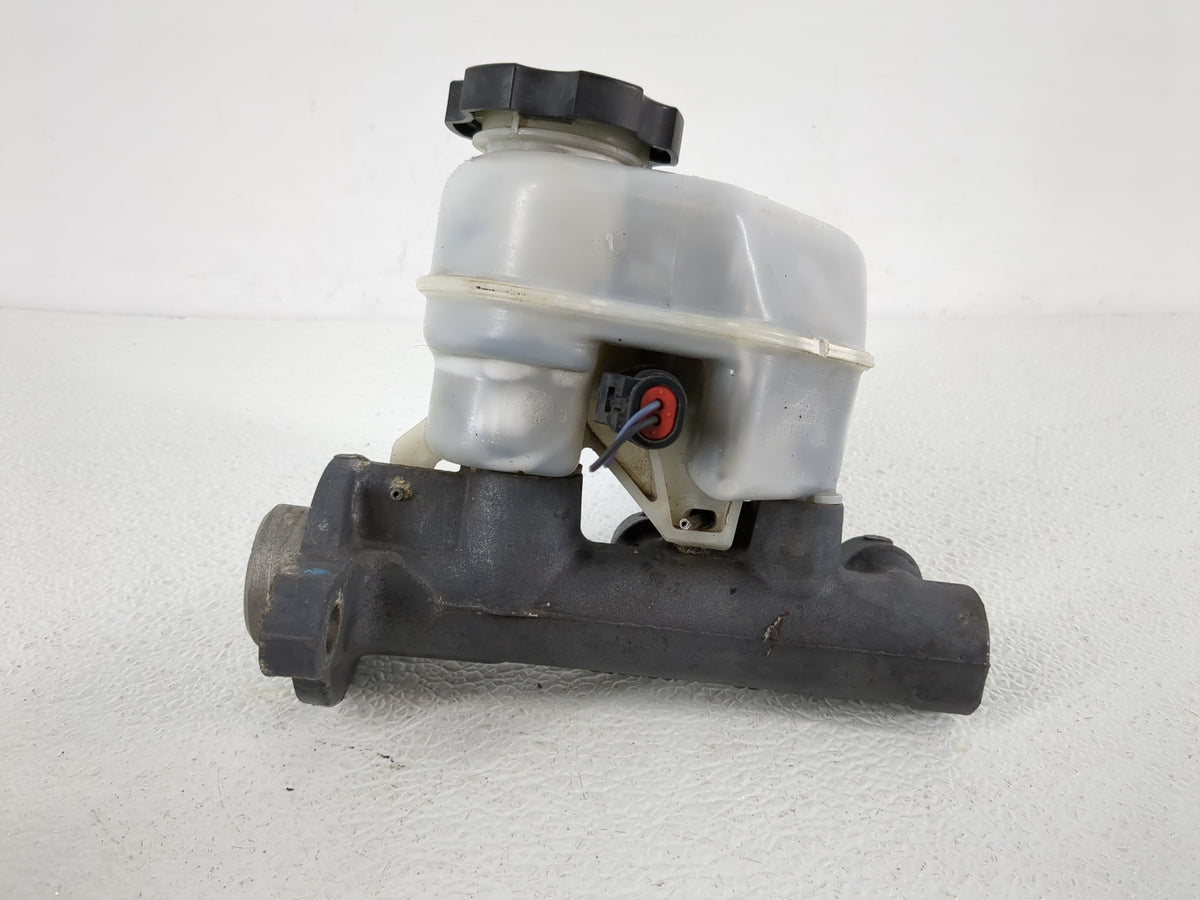 2000-2005 Chevrolet Impala Brake Master Cylinder - Oemusedautoparts1.com