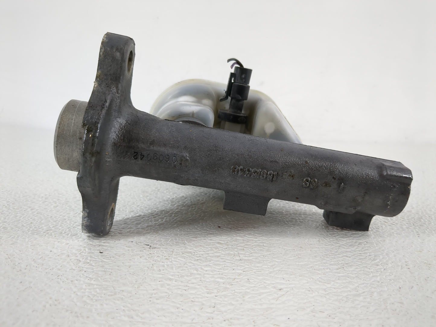 2000-2005 Chevrolet Impala Brake Master Cylinder - Oemusedautoparts1.com