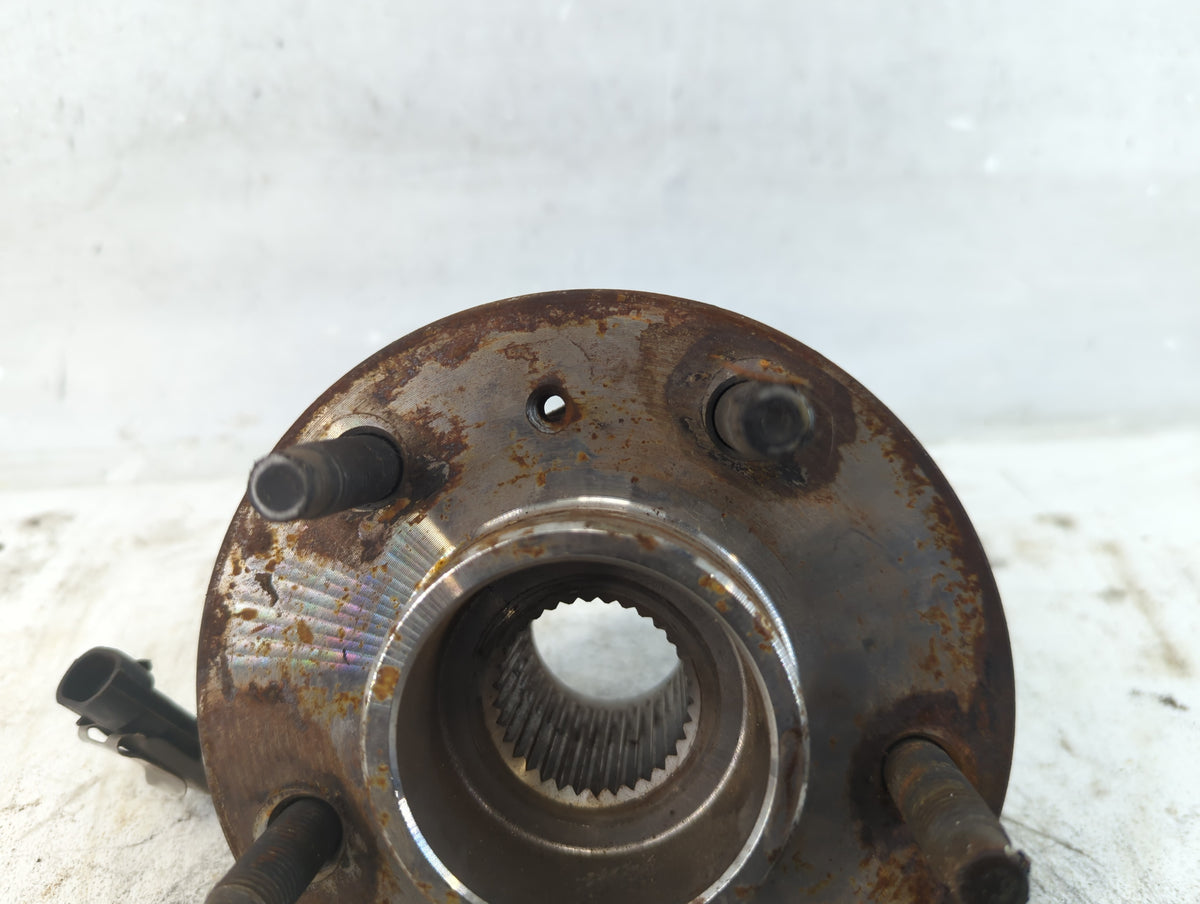 2001-2005 Chevrolet Impala Driver Front Wheel Hub Oem - Oemusedautoparts1.com