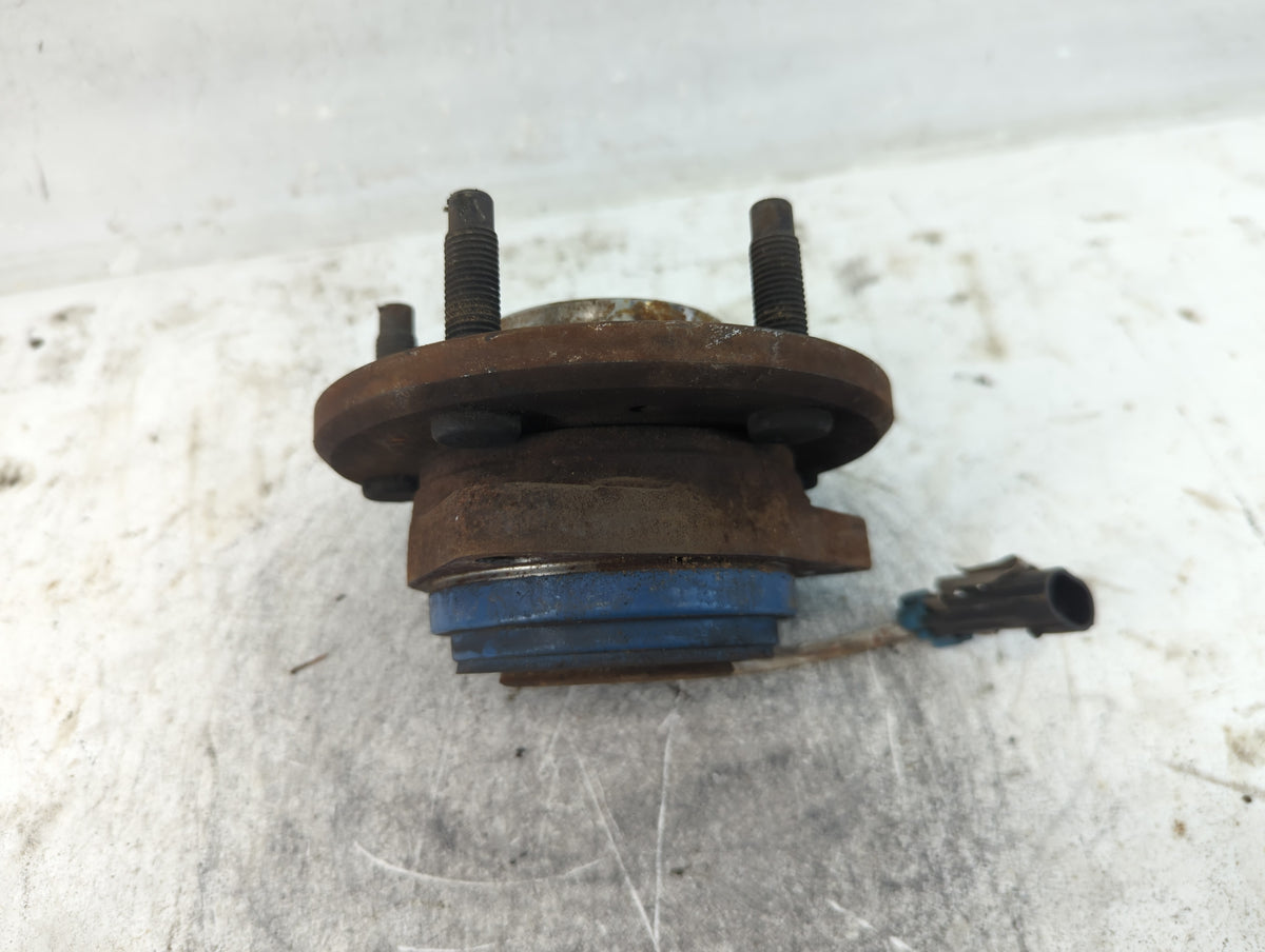 2001-2005 Chevrolet Impala Driver Front Wheel Hub Oem - Oemusedautoparts1.com