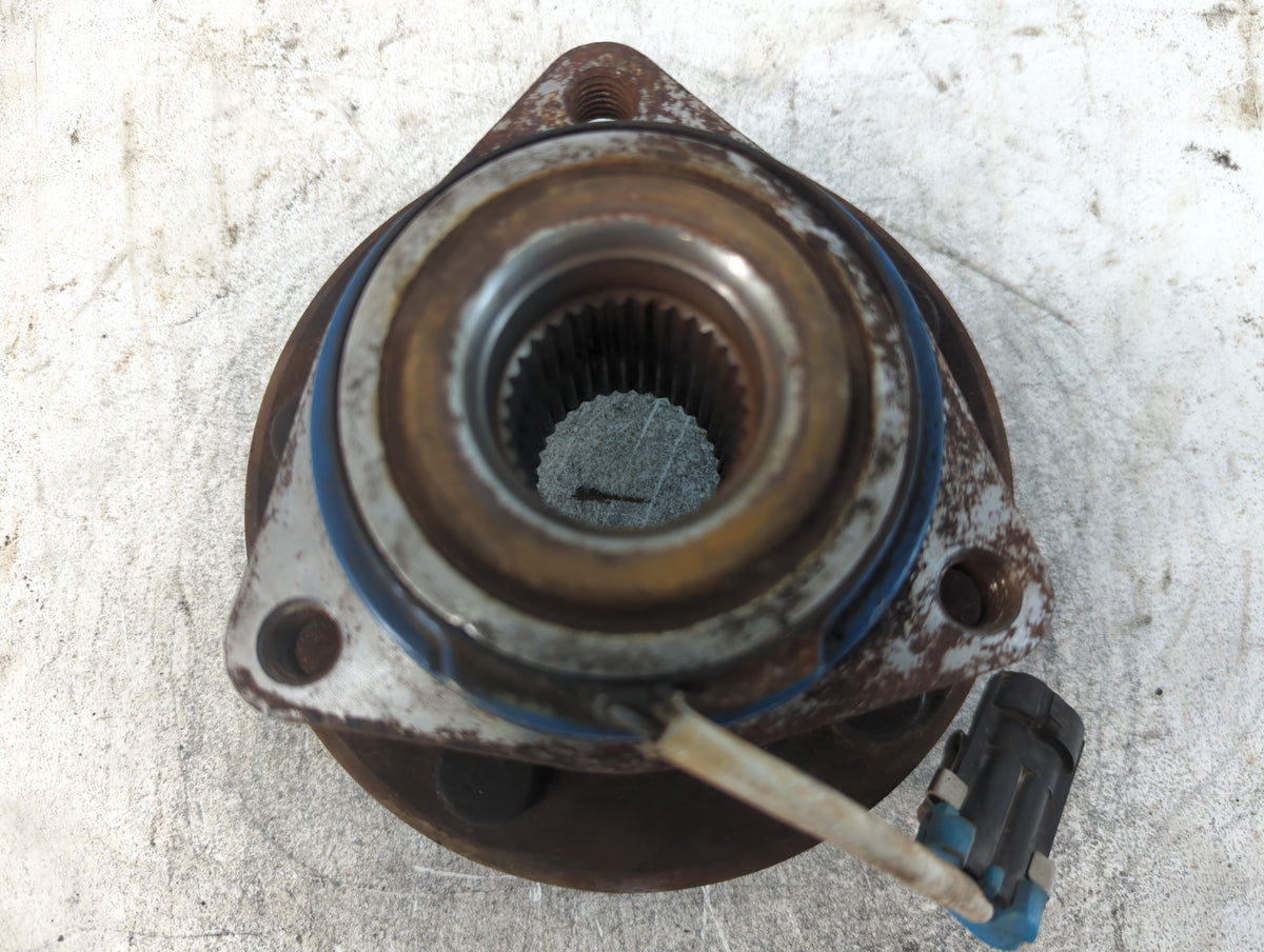 2001-2005 Chevrolet Impala Driver Front Wheel Hub Oem - Oemusedautoparts1.com