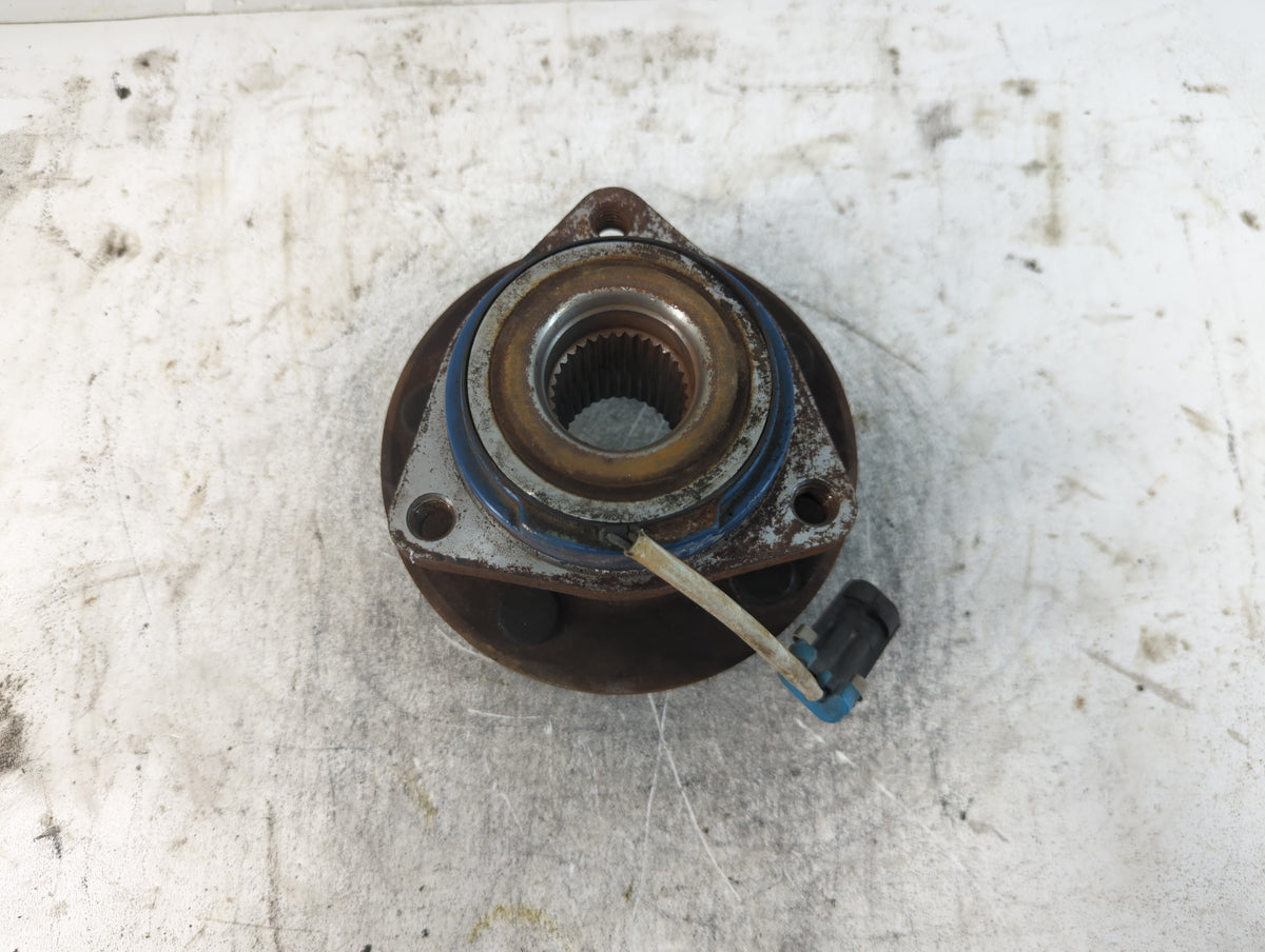 2001-2005 Chevrolet Impala Driver Front Wheel Hub Oem - Oemusedautoparts1.com