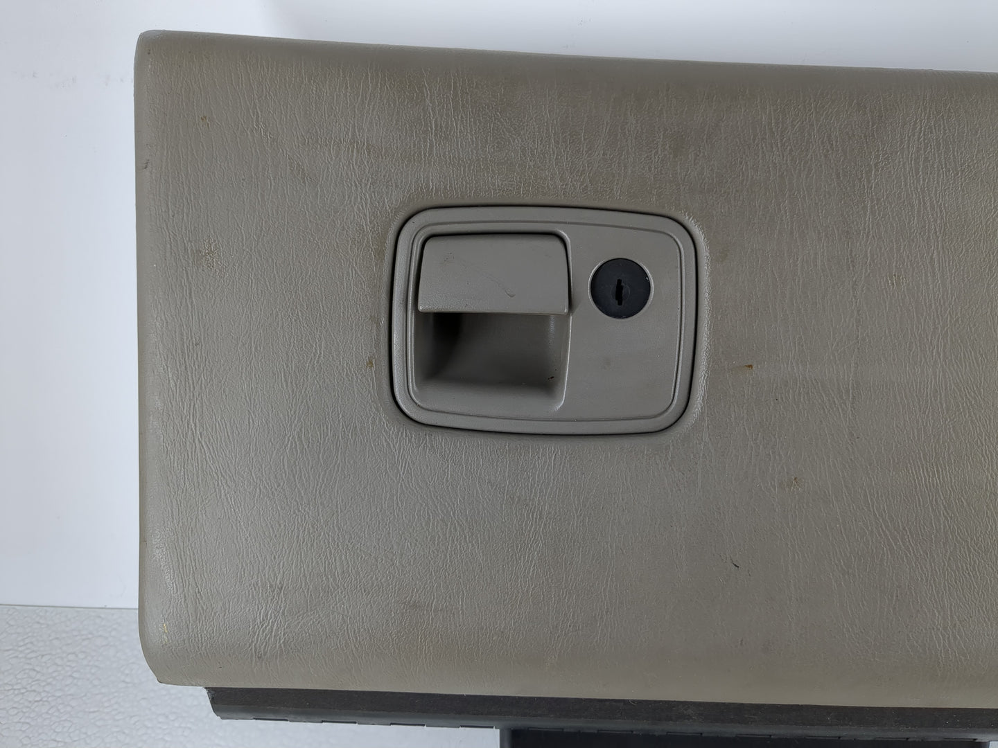 2005 Chevrolet Impala Passenger Glove Box Door Storage Compartment - Oemusedautoparts1.com