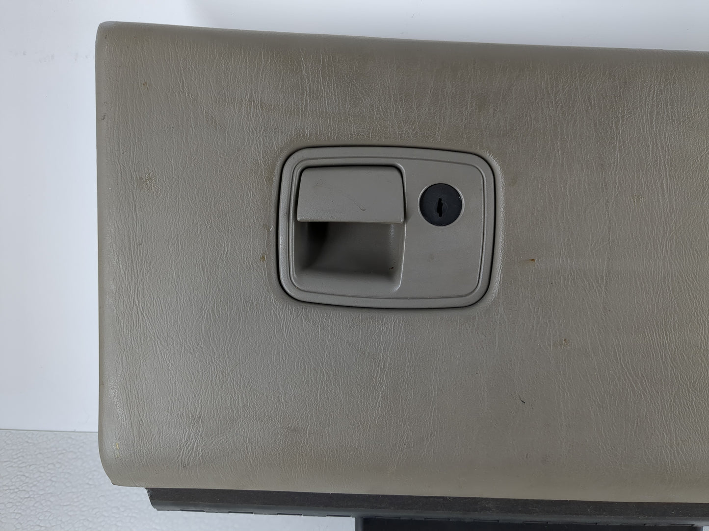 2005 Chevrolet Impala Passenger Glove Box Door Storage Compartment - Oemusedautoparts1.com
