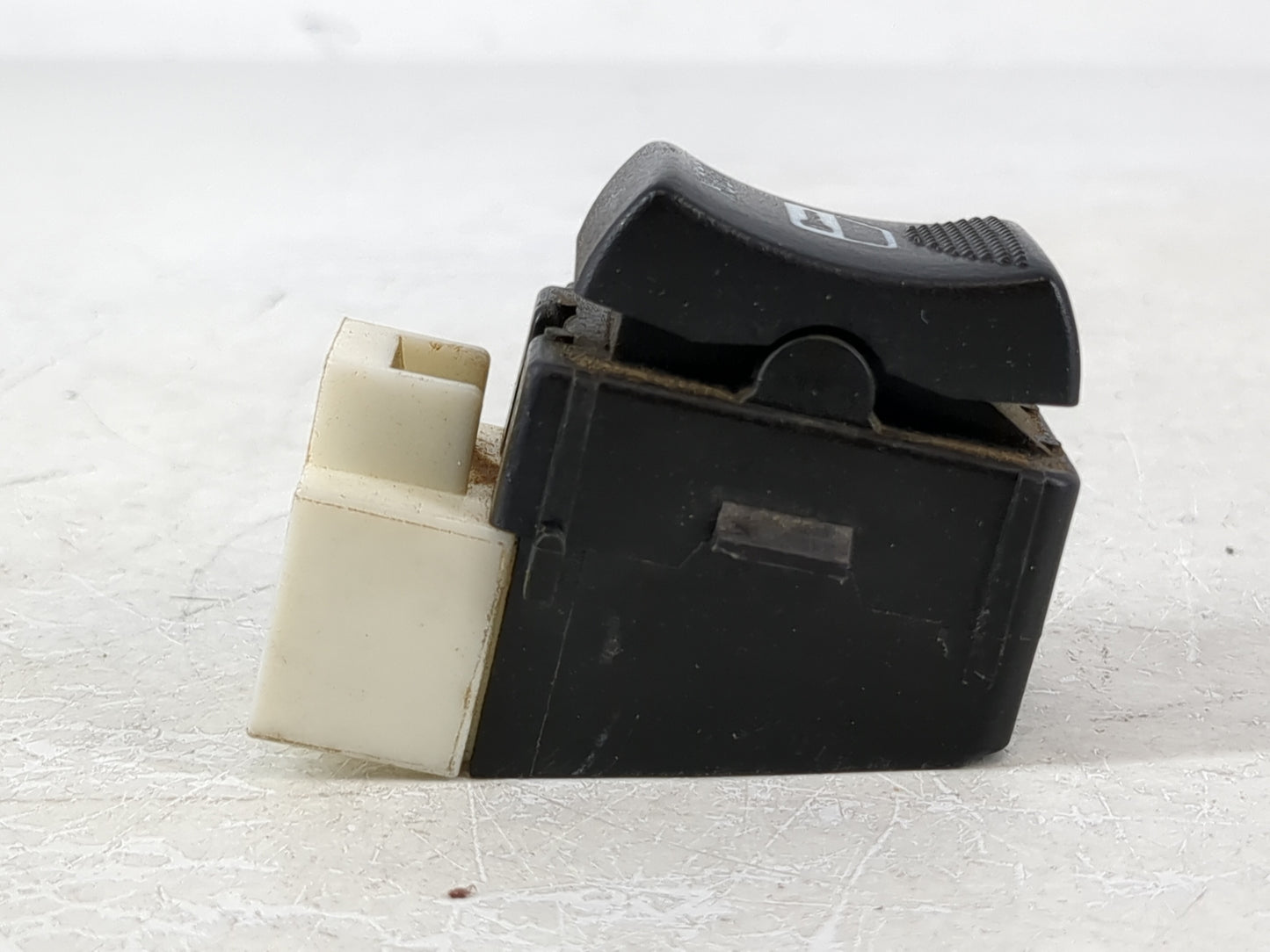 2000-2016 Chevrolet Impala Master Power Window Switch Replacement Driver Side Left Fits OEM Used Auto Parts - Oemusedautopar