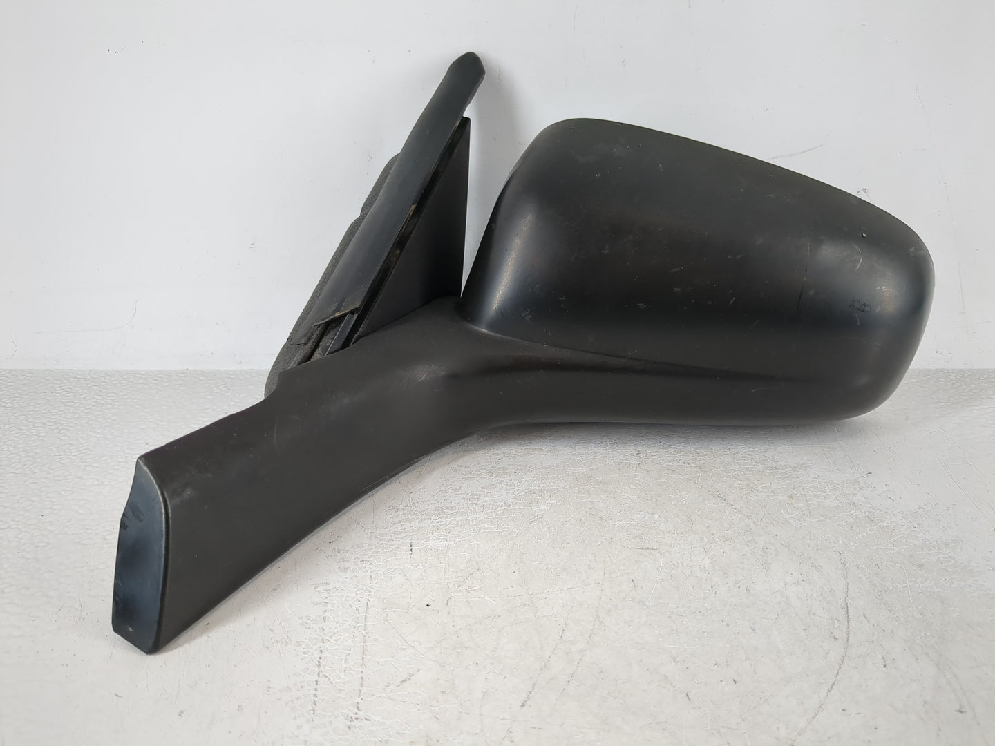 2000-2005 Chevrolet Impala Passenger Right Side View Manual Door Mirror - Oemusedautoparts1.com