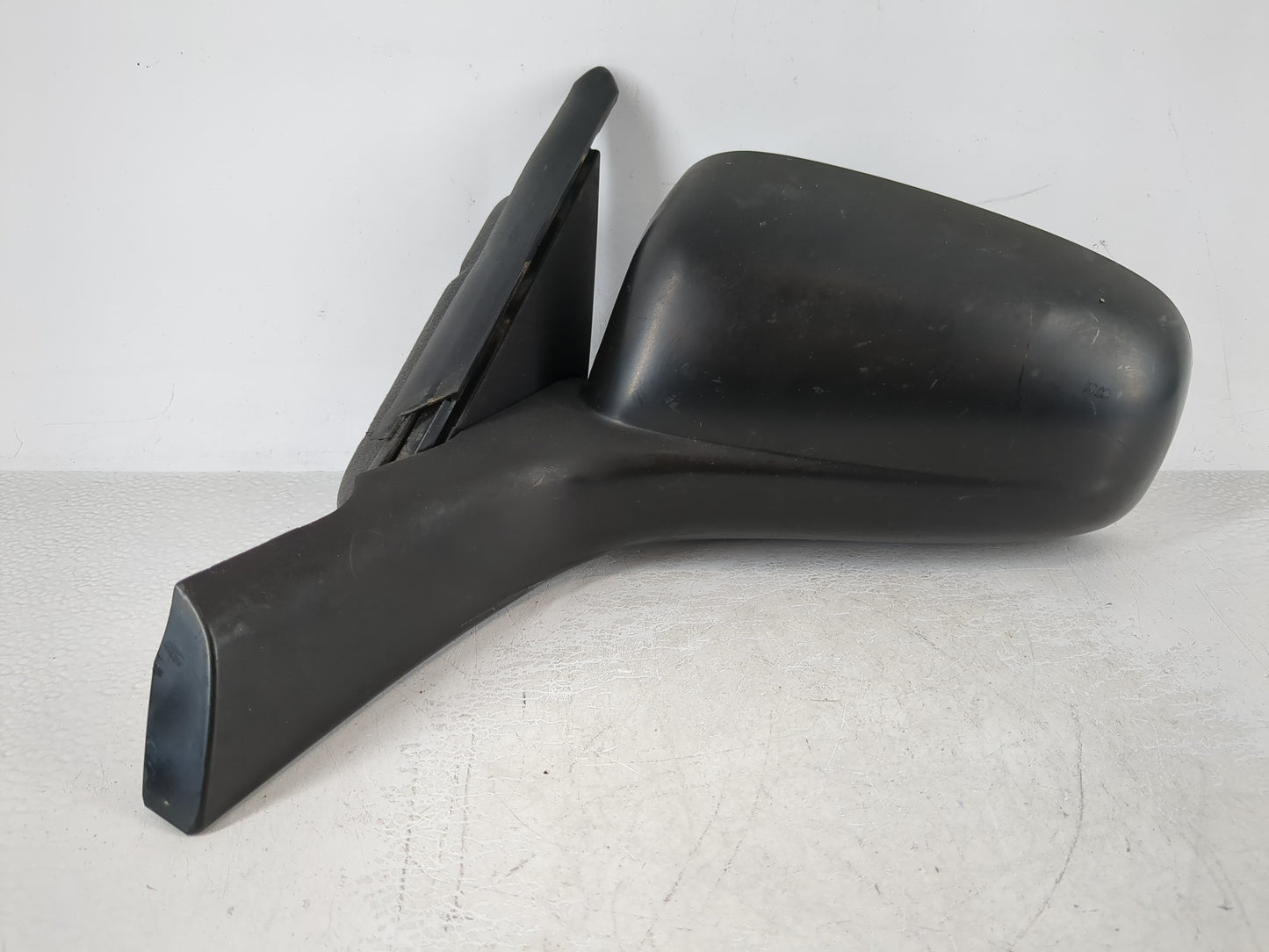 2000-2005 Chevrolet Impala Passenger Right Side View Manual Door Mirror - Oemusedautoparts1.com