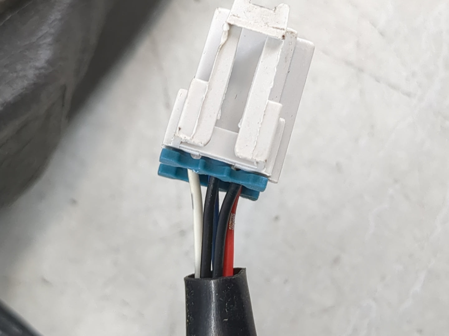 2000-2005 Chevrolet Impala Passenger Right Side View Manual Door Mirror - Oemusedautoparts1.com