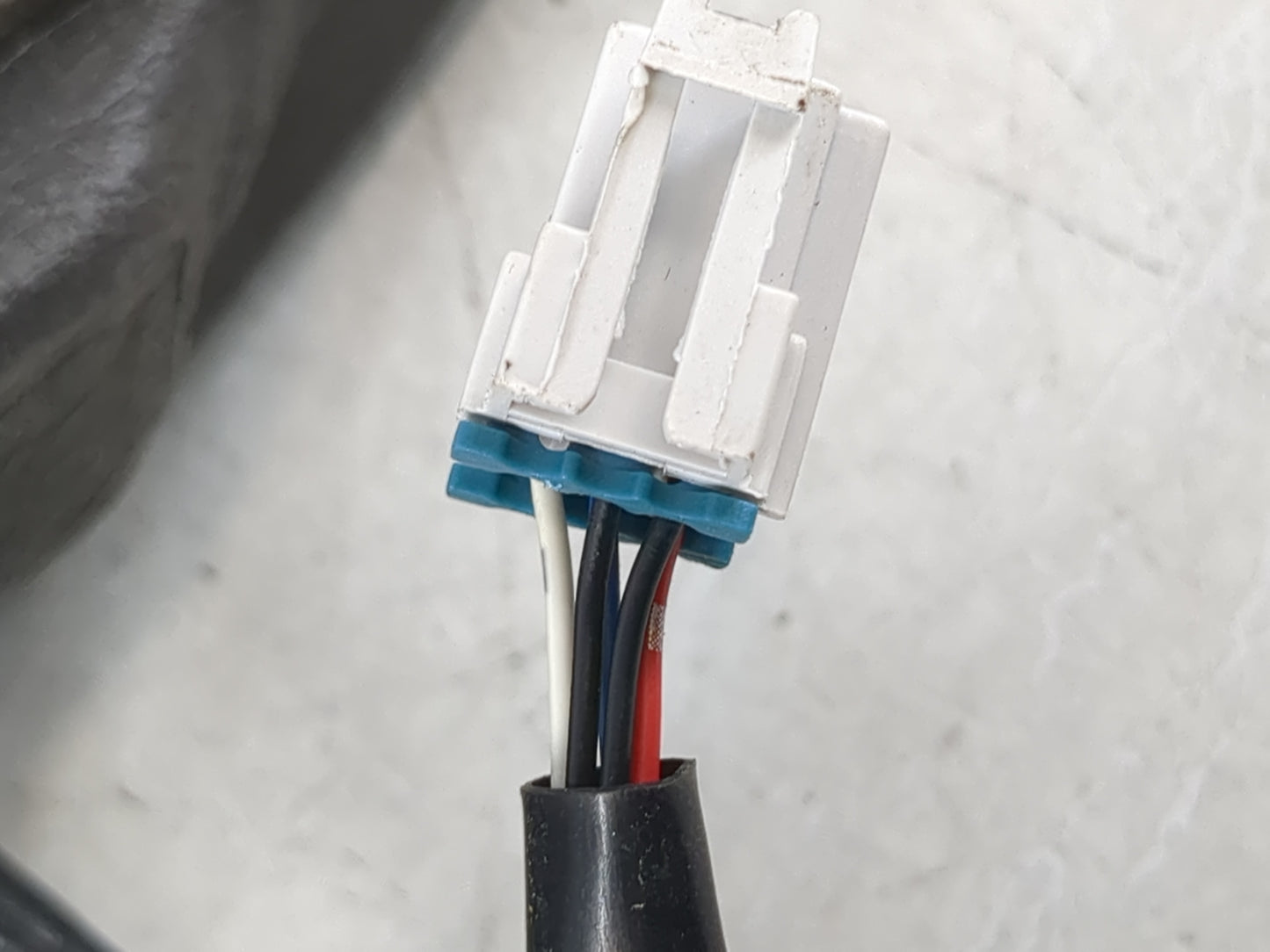 2000-2005 Chevrolet Impala Passenger Right Side View Manual Door Mirror - Oemusedautoparts1.com