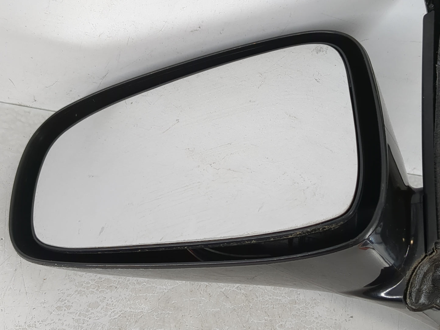 2000-2005 Chevrolet Impala Passenger Right Side View Manual Door Mirror - Oemusedautoparts1.com