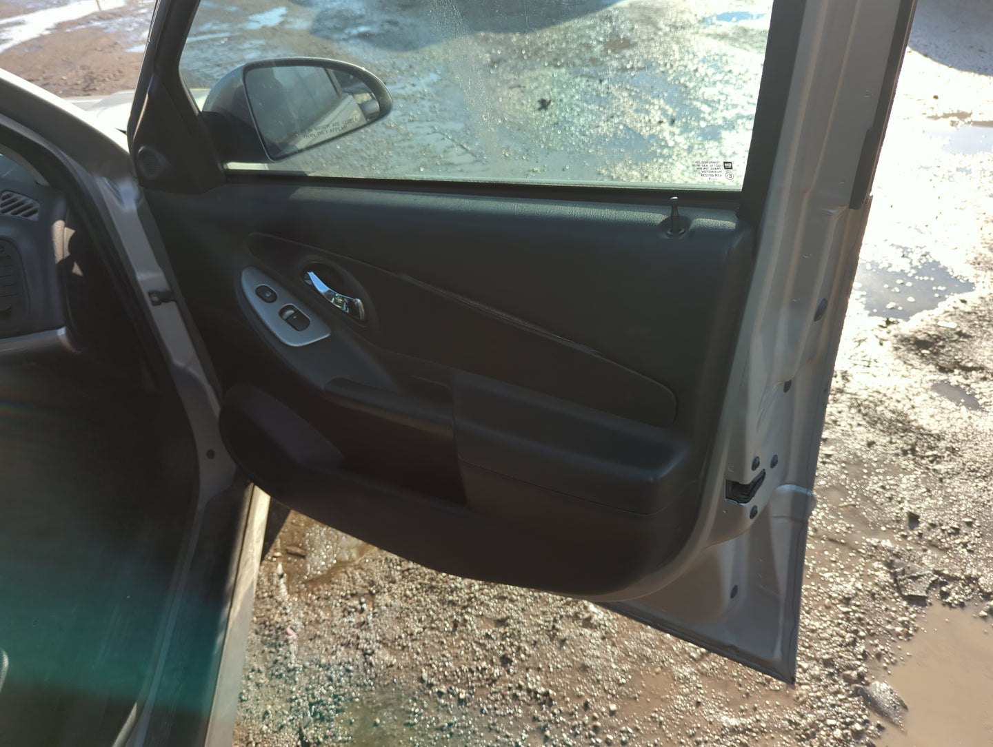 2005 Chevrolet Malibu Front Right Passenger Interior Door Panel Trim 1277790 - Oemusedautoparts1.com