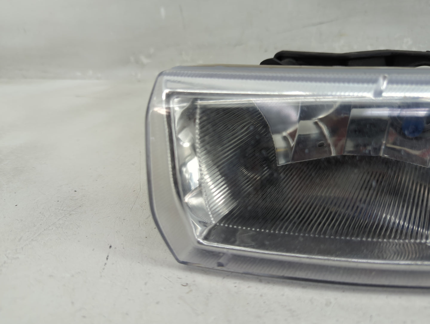 2004-2005 Chevrolet Malibu Passenger Right Oem Front Light Lamp - Oemusedautoparts1.com