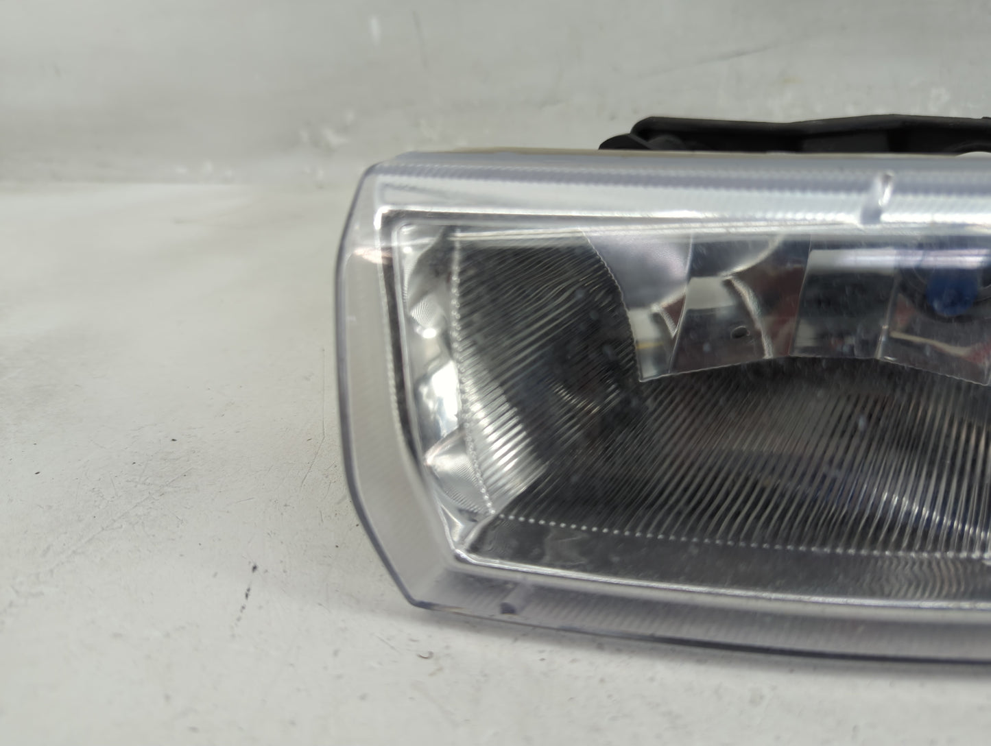 2004-2005 Chevrolet Malibu Passenger Right Oem Front Light Lamp - Oemusedautoparts1.com