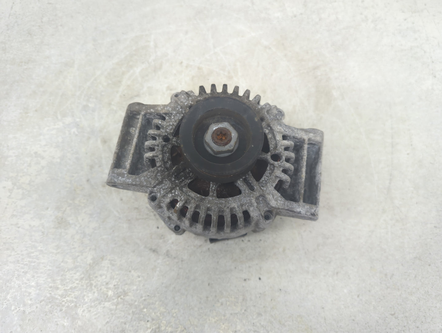 2004-2005 Chevrolet Malibu Alternator Replacement Generator Charging Assembly Engine OEM P/N:15789921 Fits OEM Used Auto Par