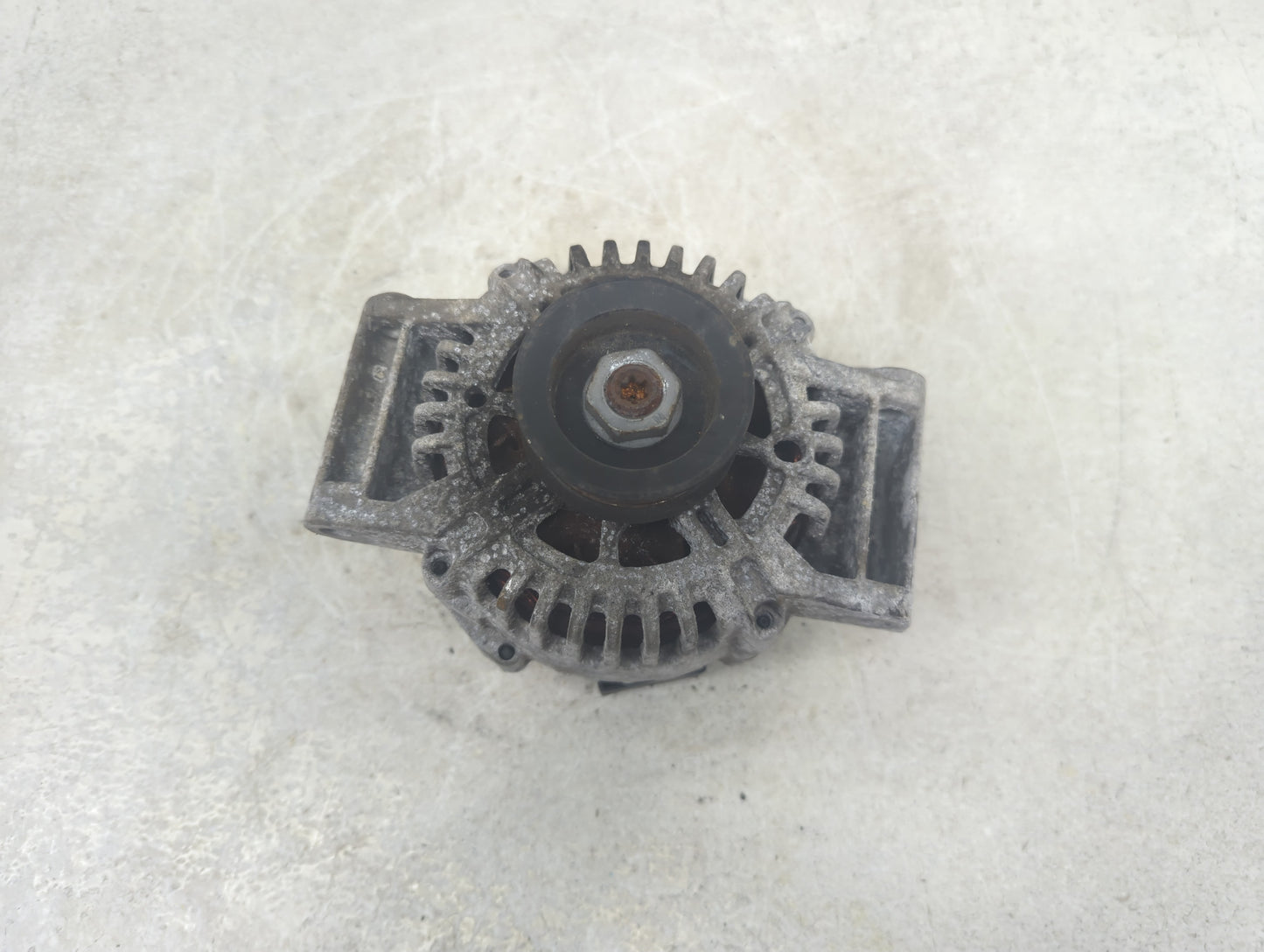 2004-2005 Chevrolet Malibu Alternator Replacement Generator Charging Assembly Engine OEM P/N:15789921 Fits OEM Used Auto Par